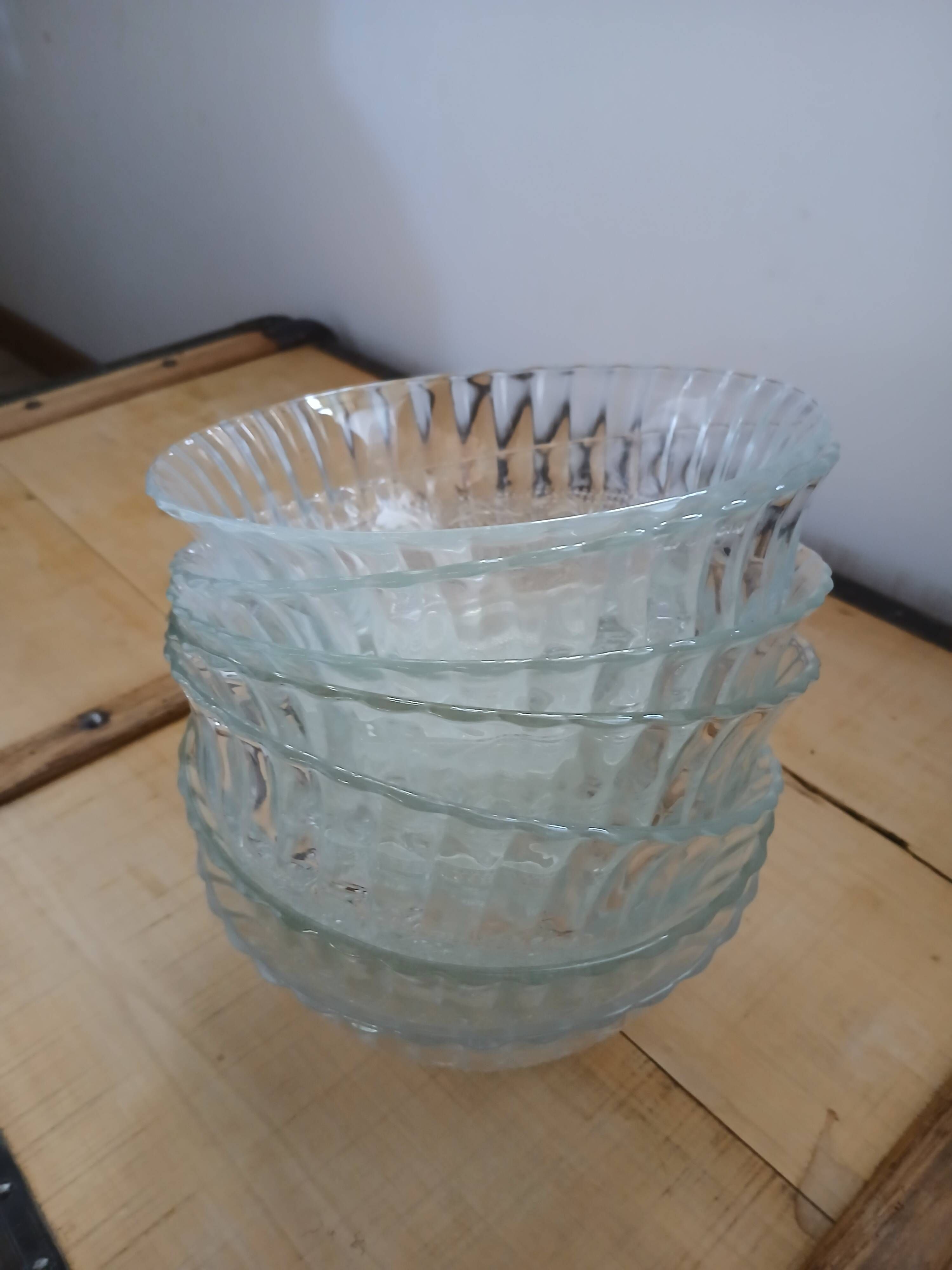 7 petits saladiers vintages en verre pressé 