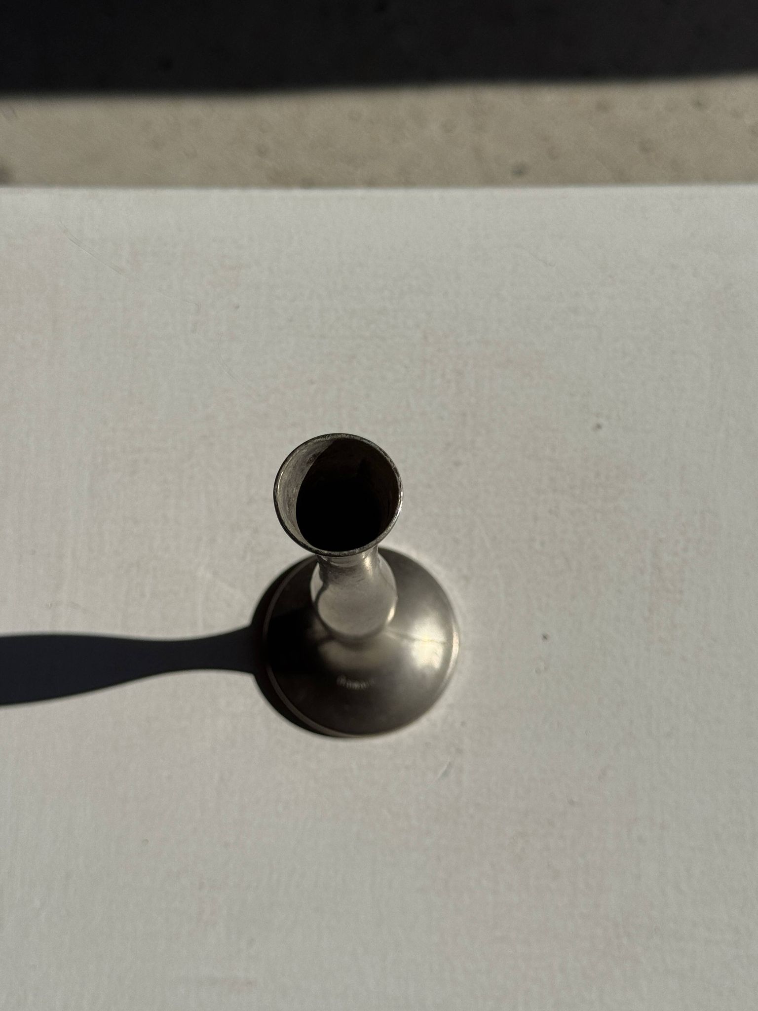Vase soliflore vintage en métal gris à pied évasé H17 D6