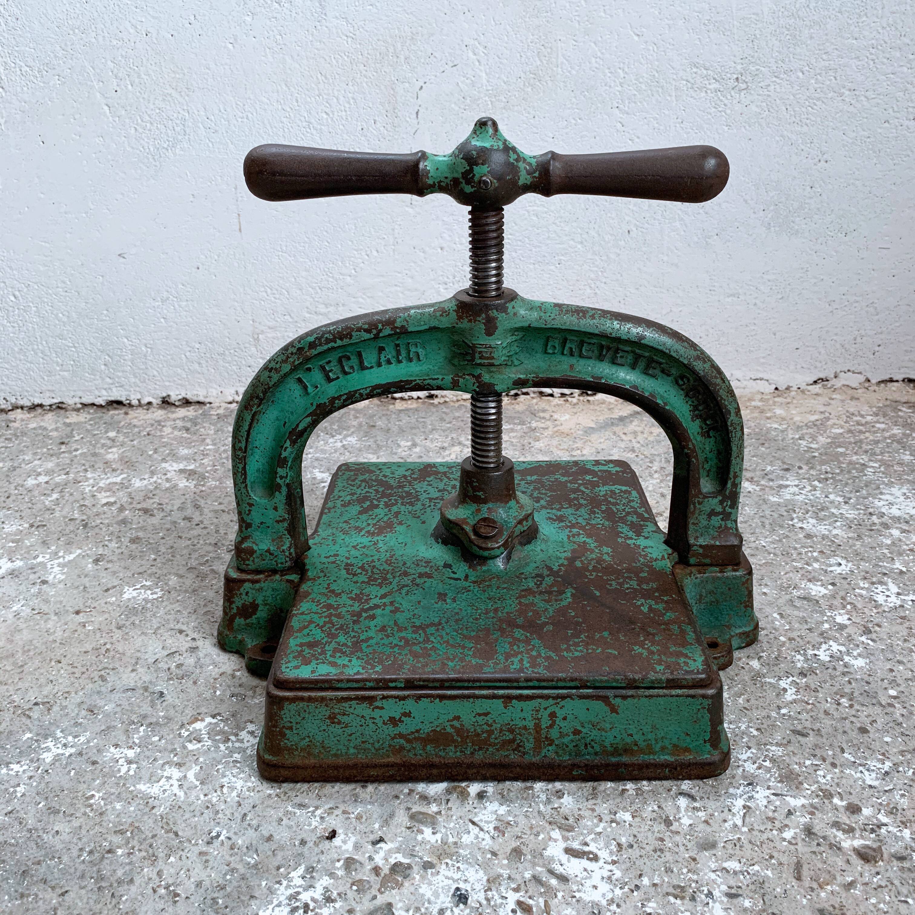 Cast-cast printing press to be linked