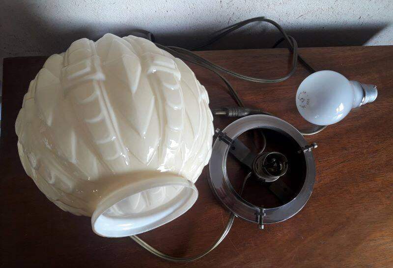 Authentic 20th-century Art Deco globe lamp in coloured glass.