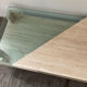 Table basse vintage en travertin et verre