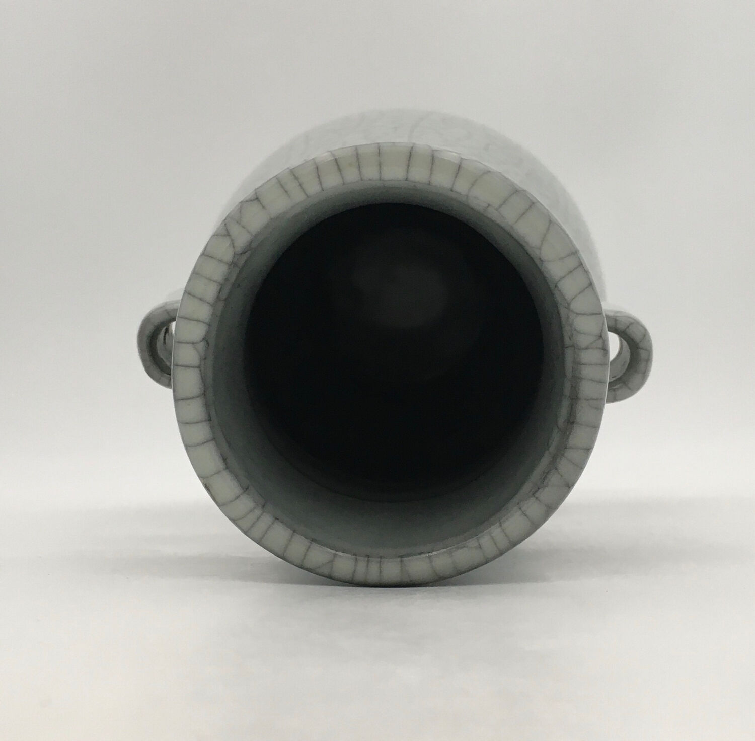 Gray vase HU shape cracked ceramic China