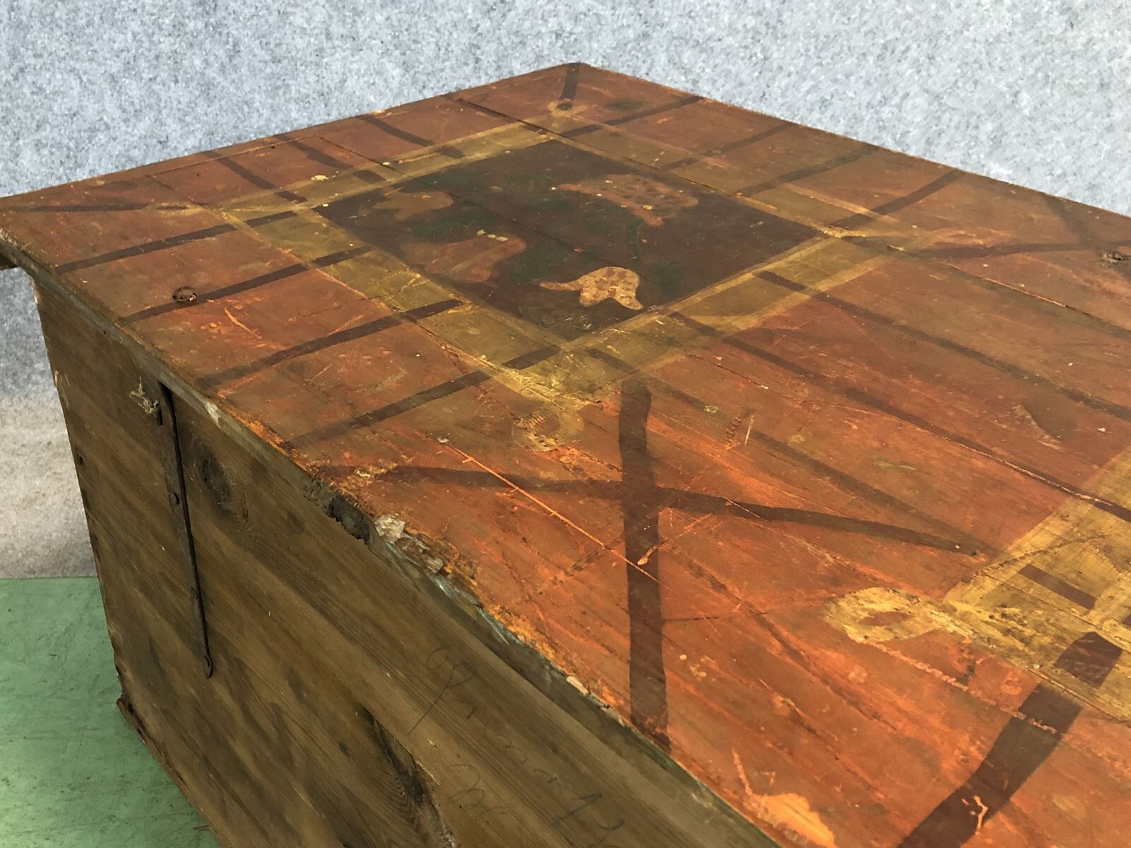 Fir chest with original painting-early twentieth