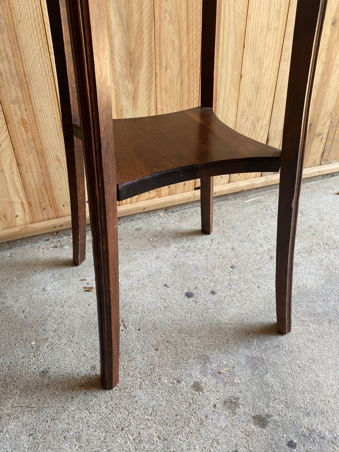 Wooden pedestal table