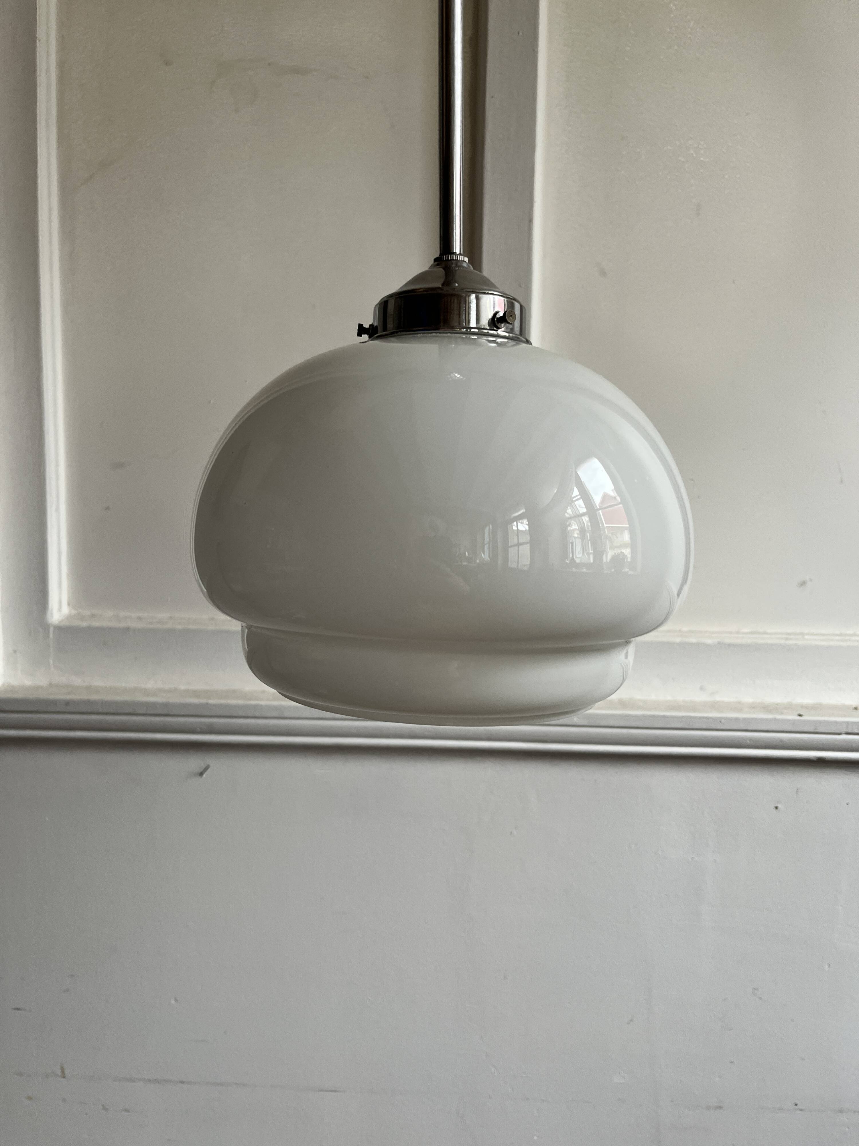 Opaline suspension