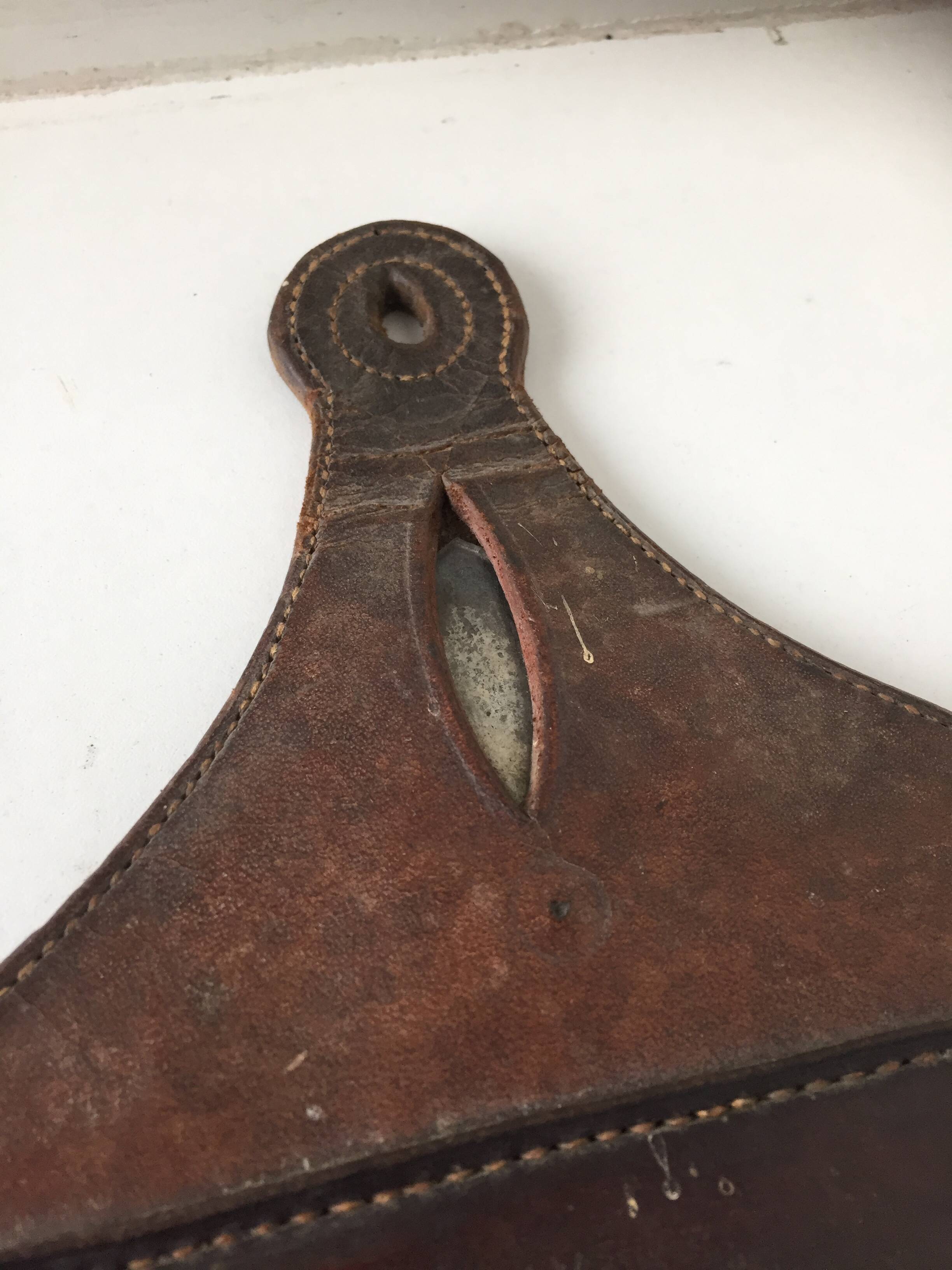 Mirror in saddle-stitched leather