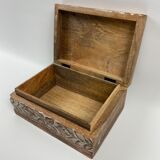 Carved wooden box pattern leaves