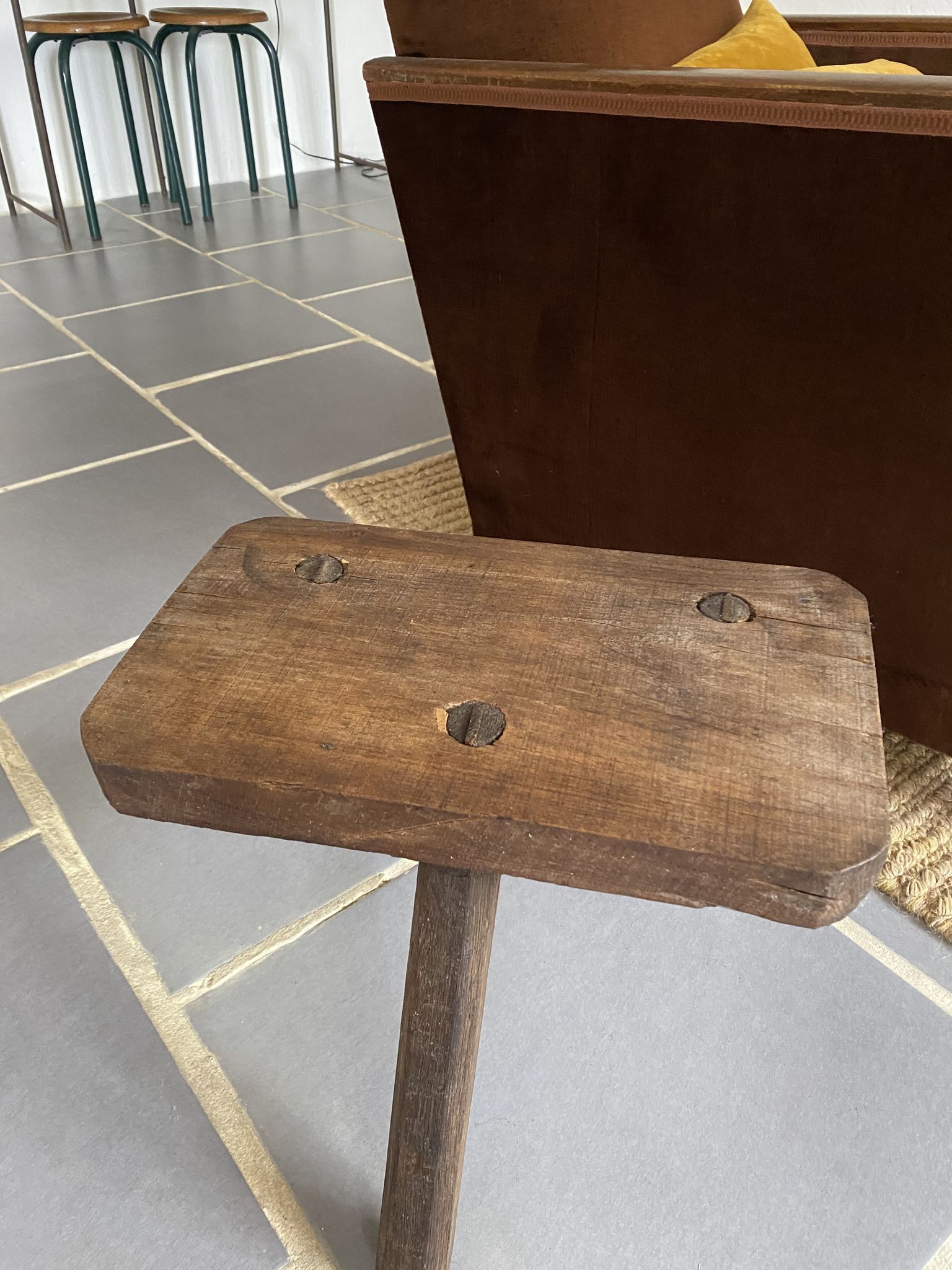 Tabouret de ferme tripode ancien
