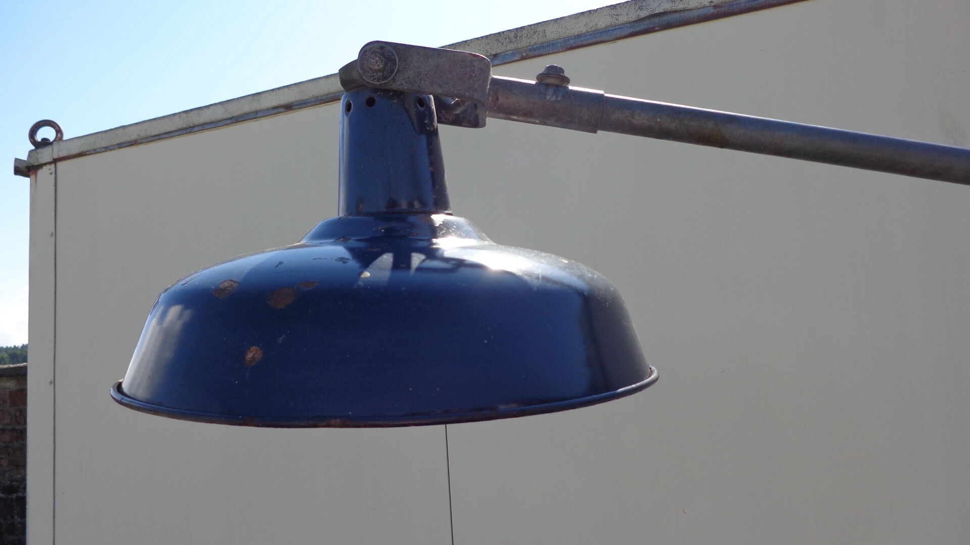 Car garage luminaire