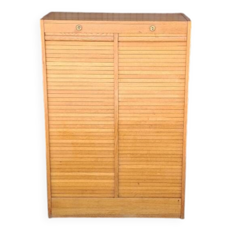 Curtain cabinet