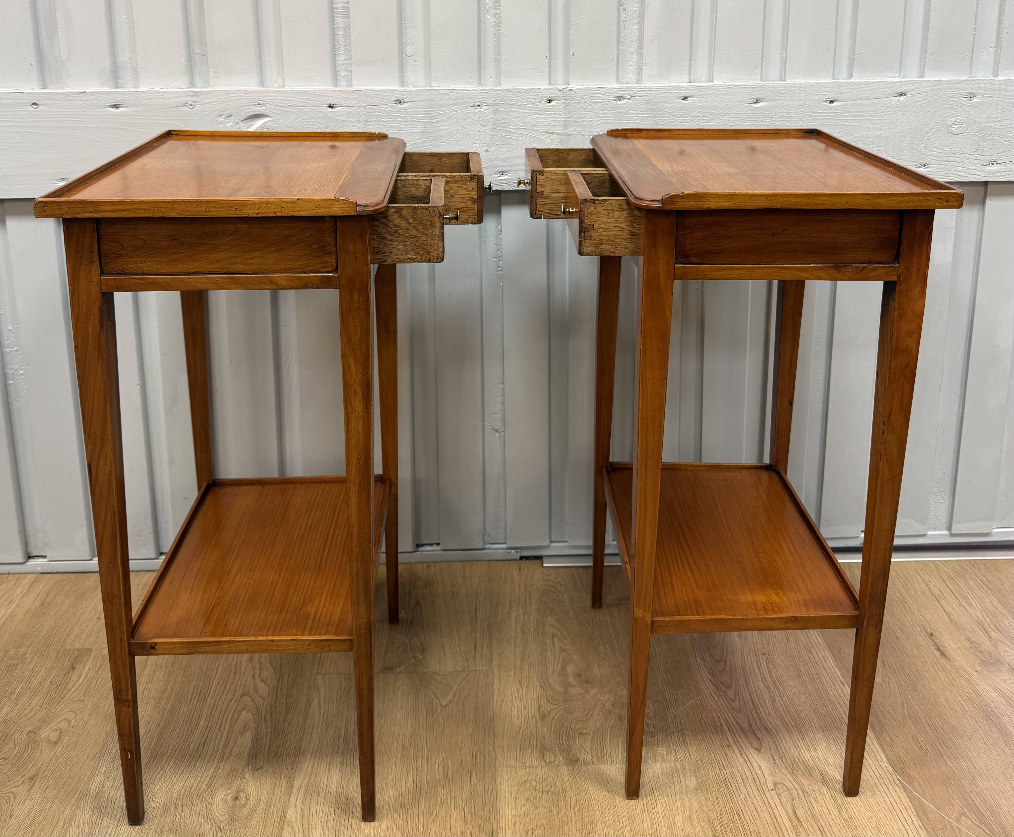 Pair of small side tables in cherry wood.