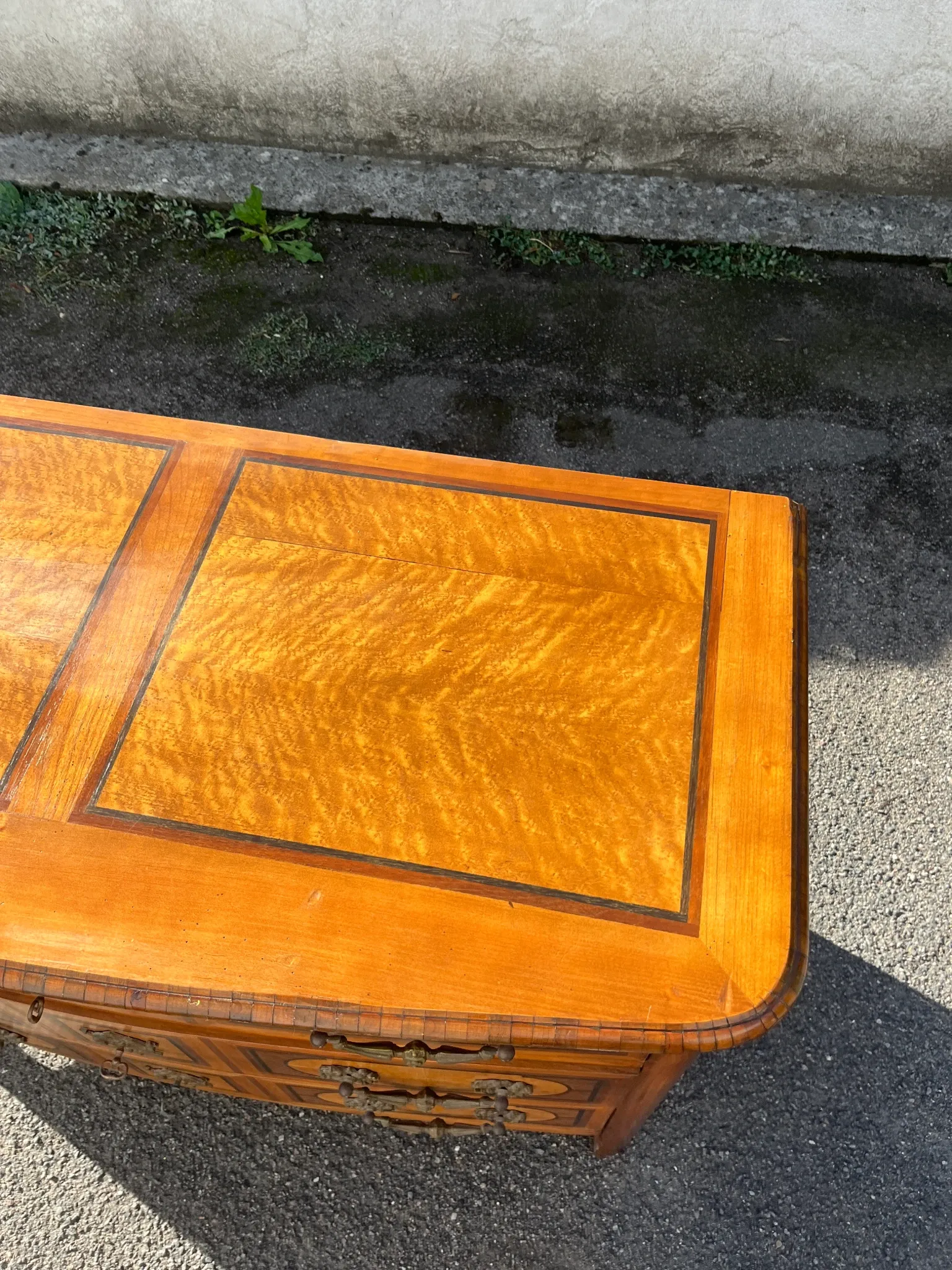 Commode de style Louis XIV en marqueterie – Dans le goût de Hache