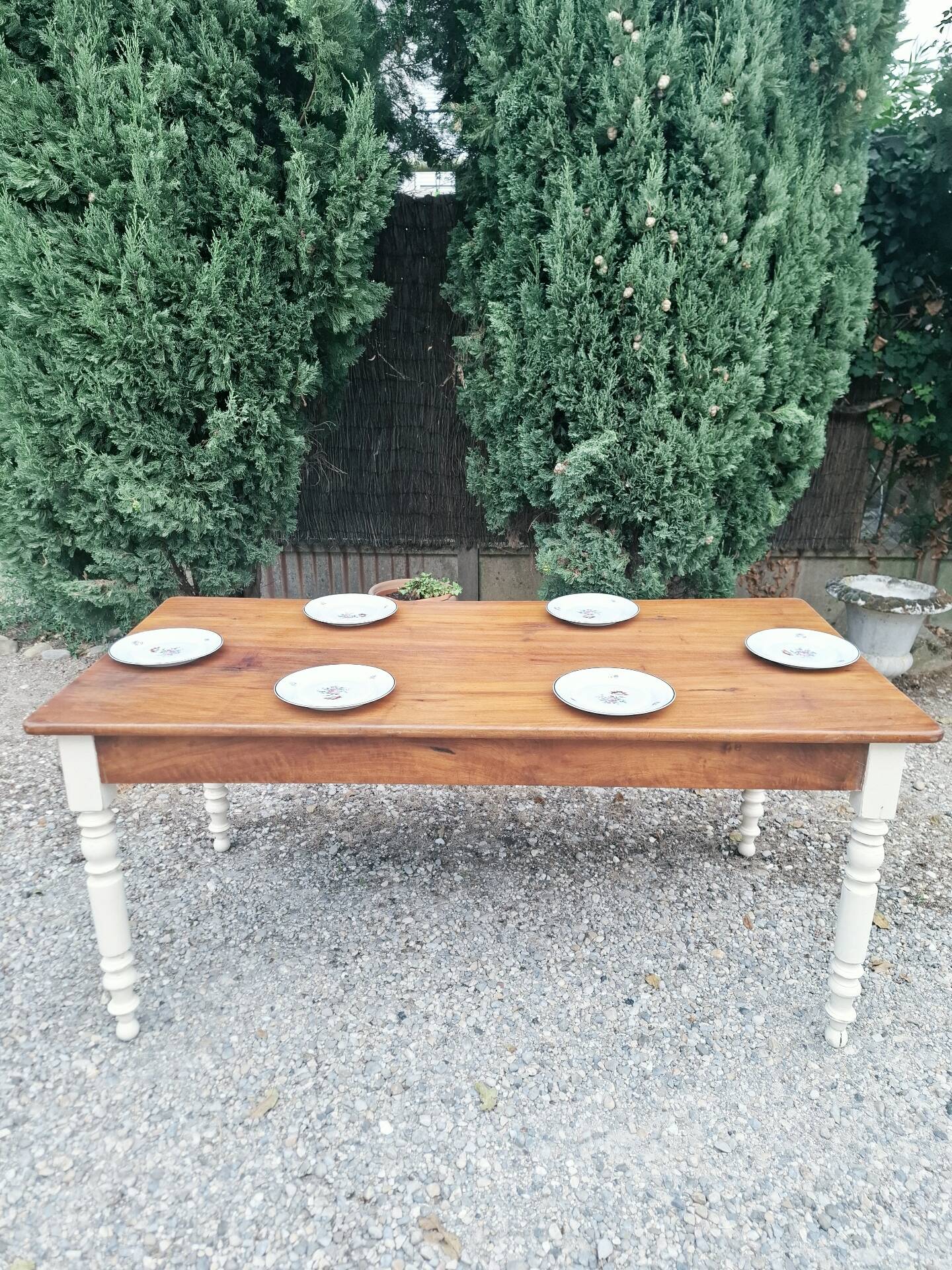 Farm table