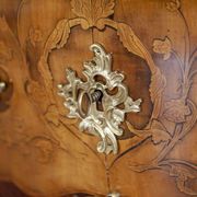 Commode de style français avec dessus en granit, années 1890.