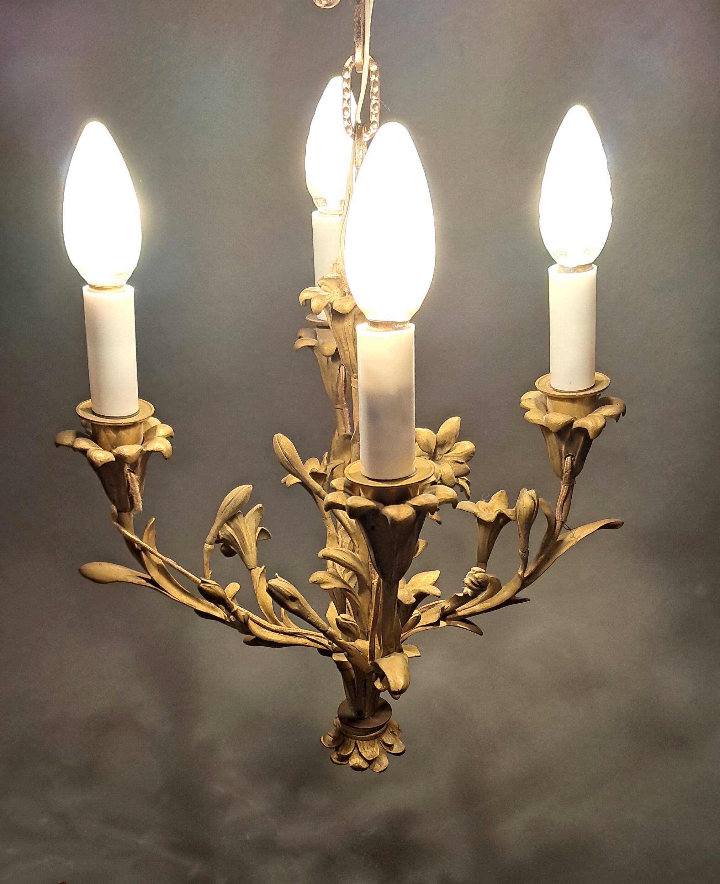 Neoclassical 4-arm gilt bronze chandelier, Circa 1940/1950.