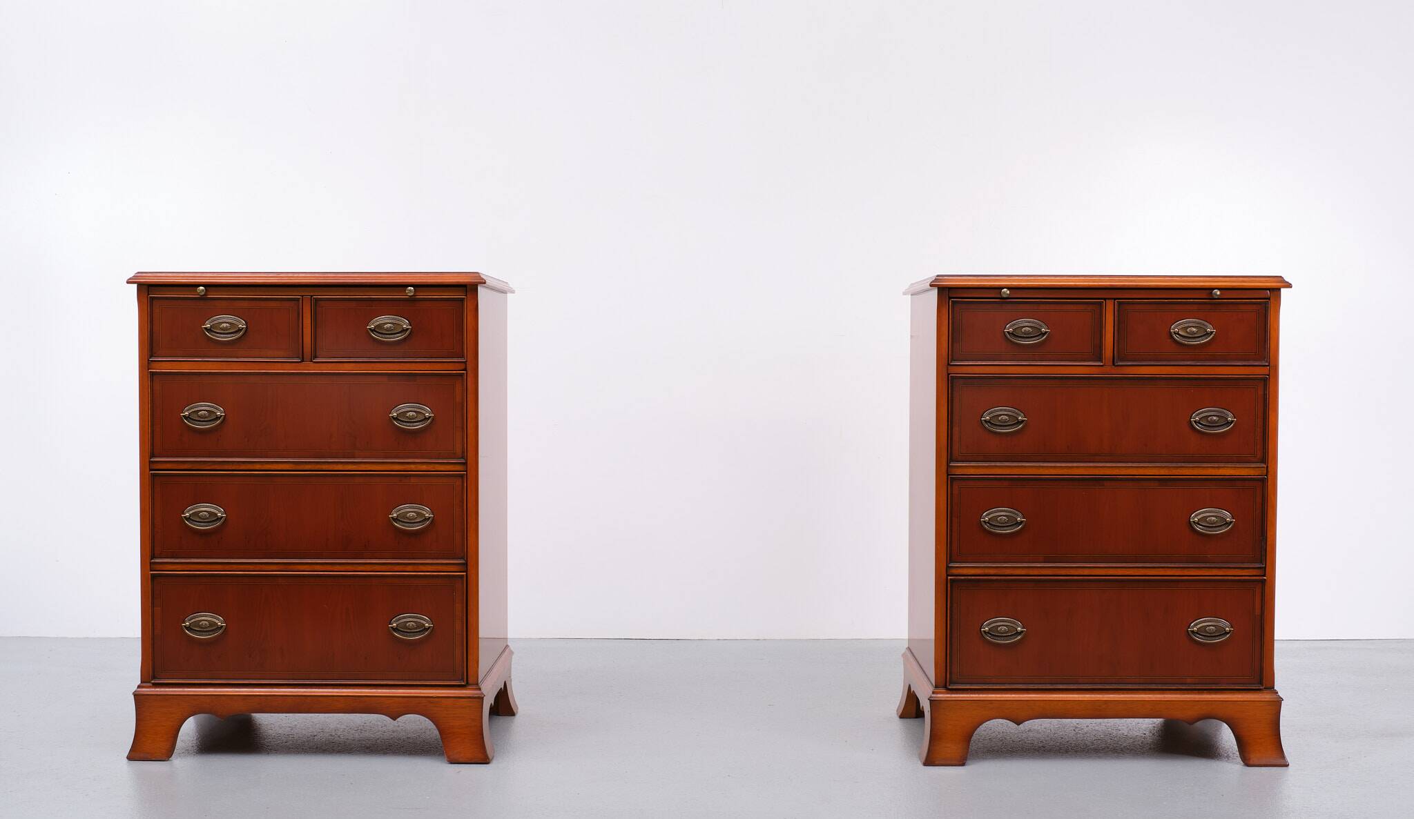 Heldense Exclusive English furniture Cherry wood cabinets 1970s