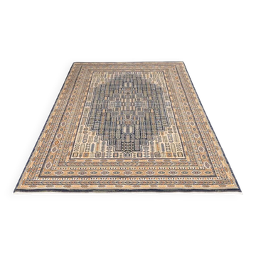 Tapis persan noir antique RAMI