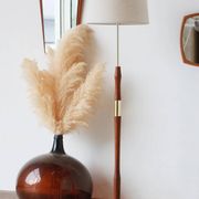 Vintage Scandinavian floor lamp in wood and gold brass — Beige lampshade