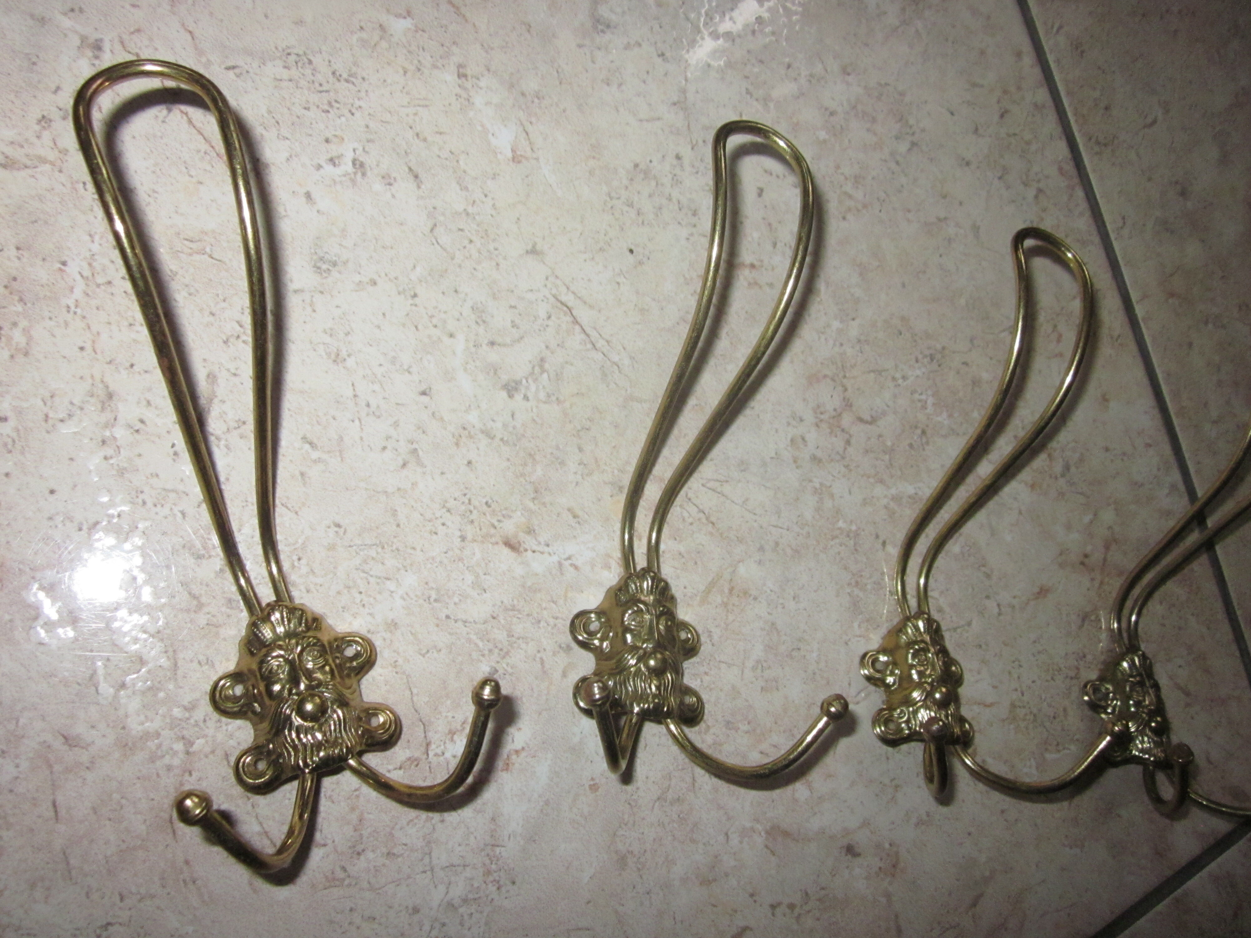 Lot de 4 patères ancienne en metal doré
