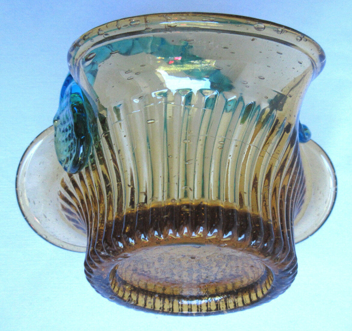 Empty pocket Three-fold basket Amber glass and blue handle, George SAND: Portieux