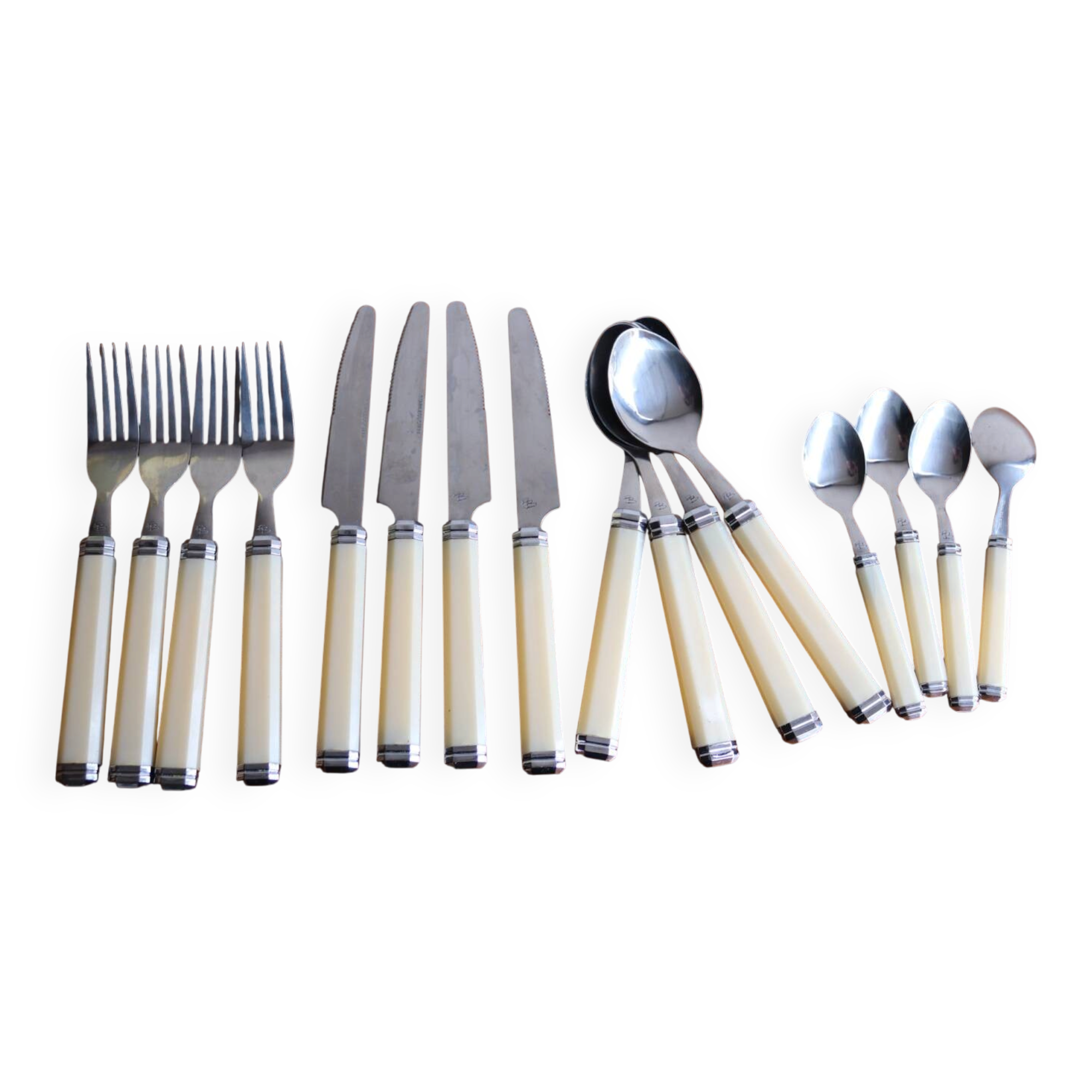 Pierre Balmain cutlery set – 16 pieces – ivory handles