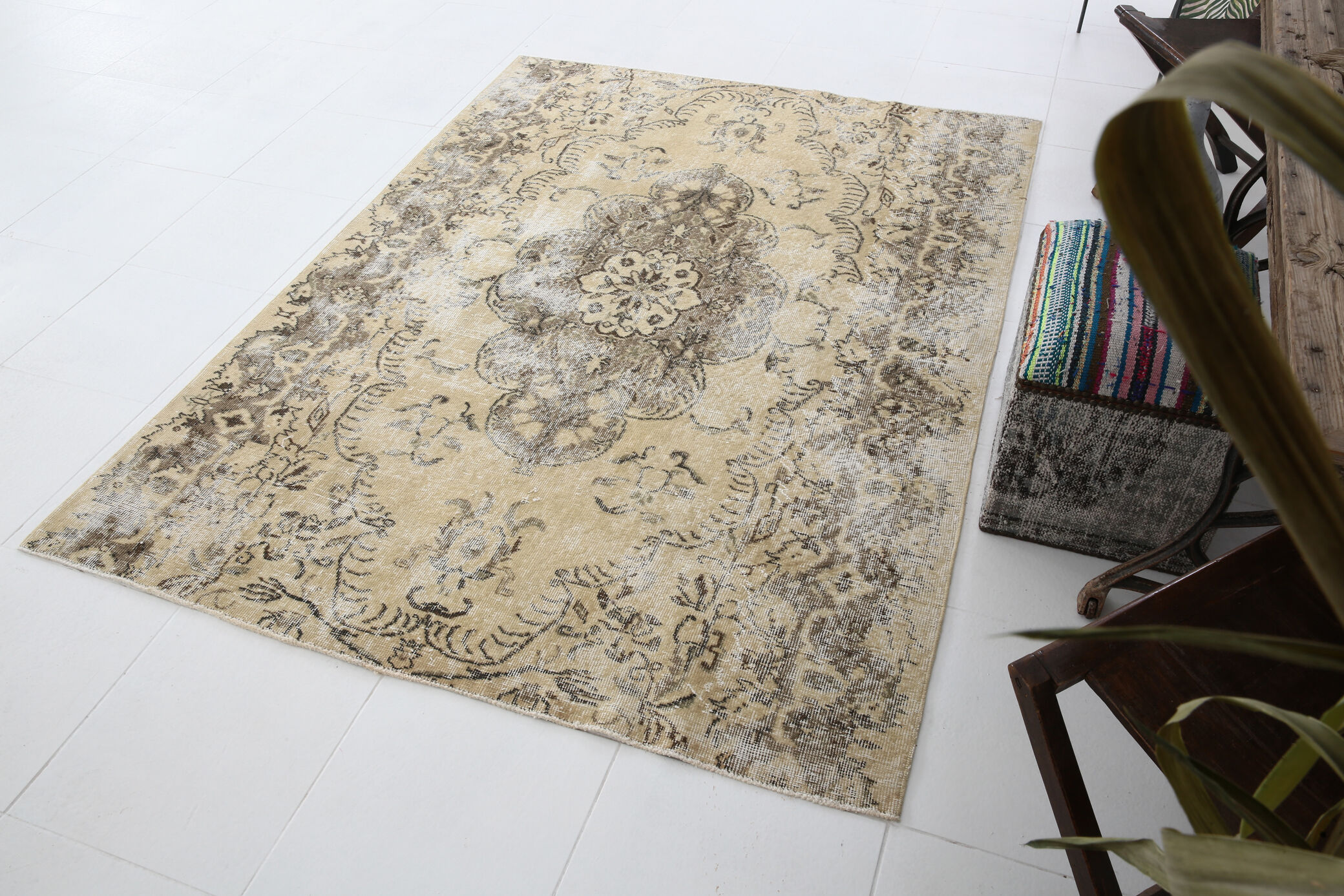 Classic beige & brown vintage rug, 211x155 cm