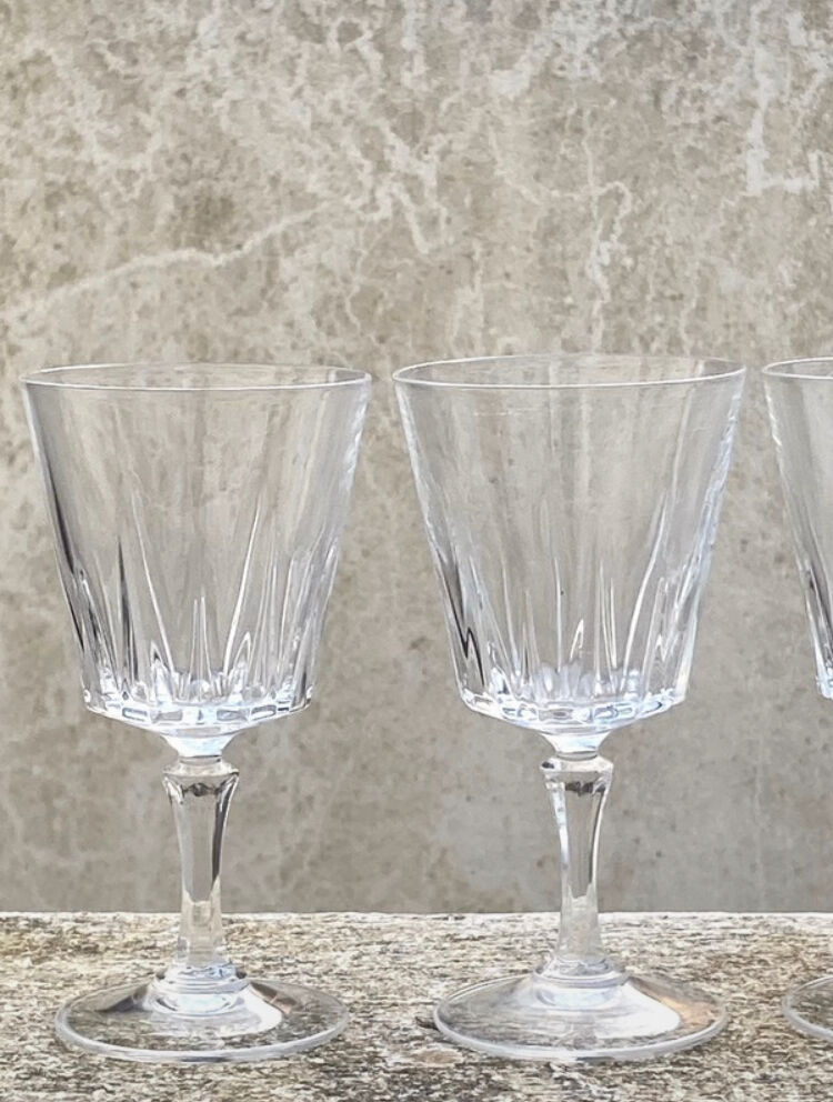 The arque crystal foot glasses