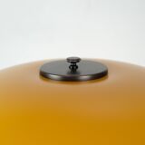 Lampe de table PH 3½-2½ avec abat-jour en métal jaune par Poul Henningsen