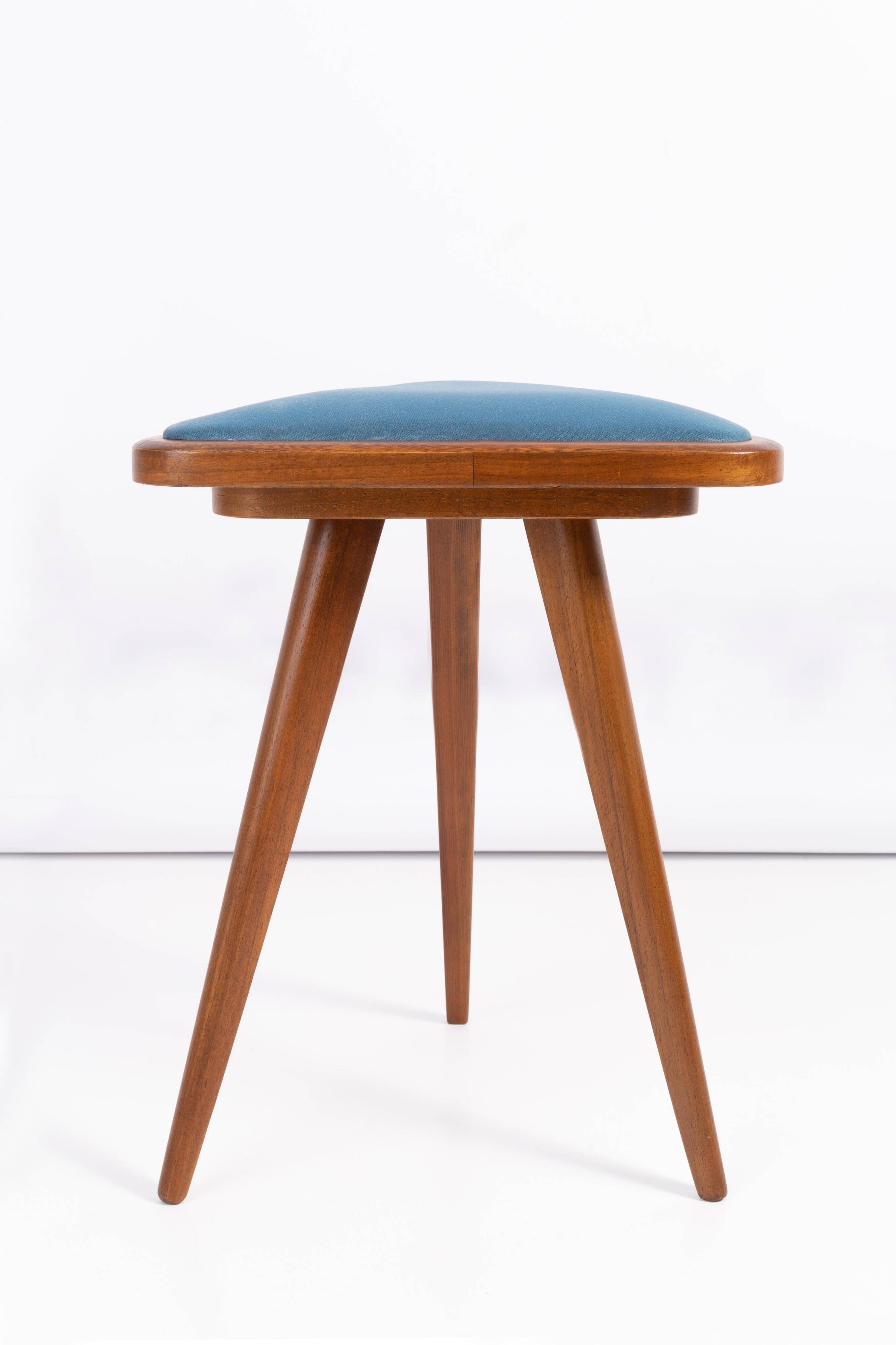 Set of two triangular stools in blue and white velvet from the 20th century.