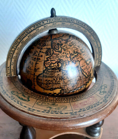 Vintage desktop world map