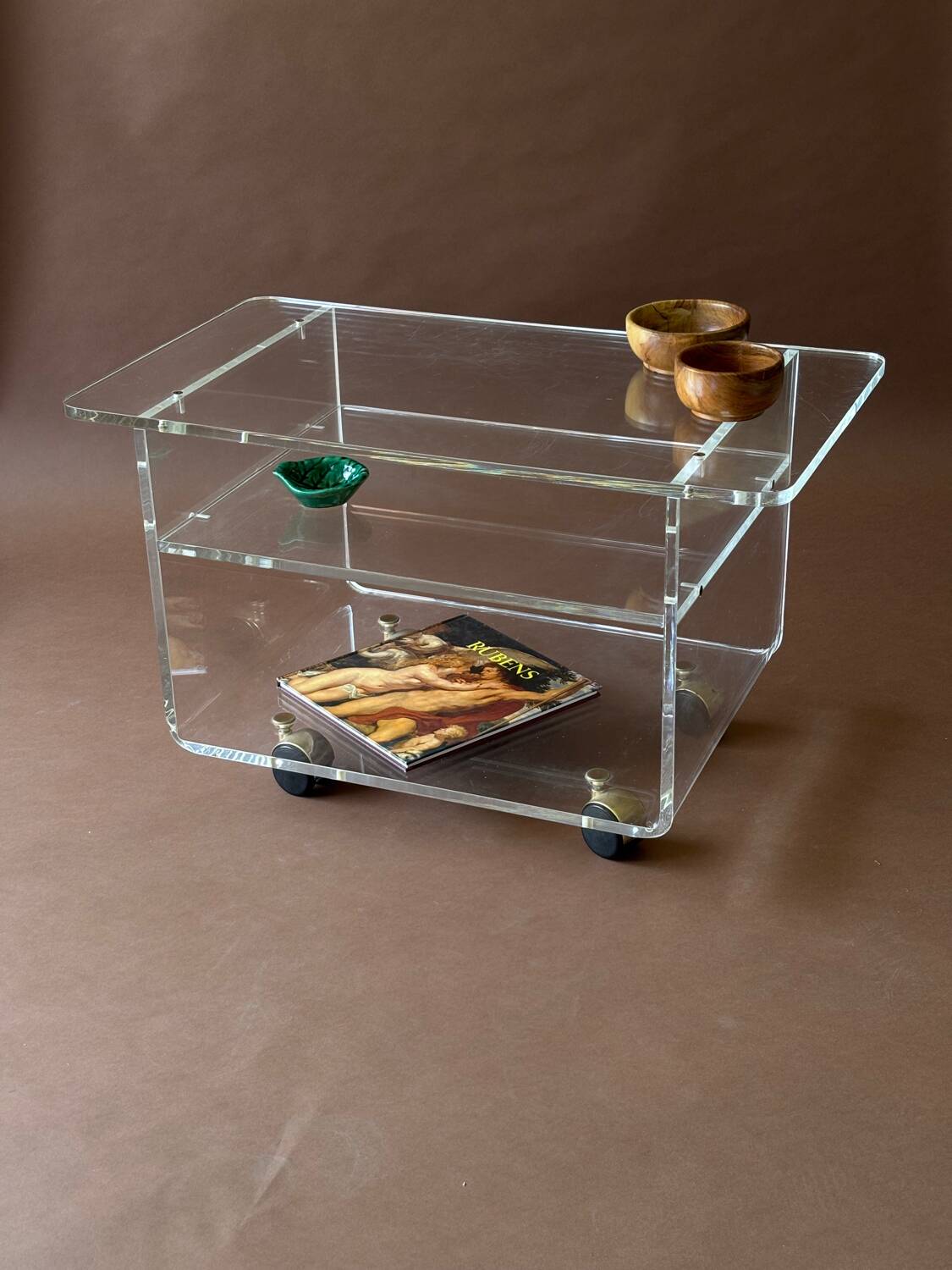Coffee table, occasional furniture on wheels in Plexiglas 1970