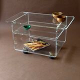 Table basse, meuble d’appoint sur roulette en Plexiglas  1970