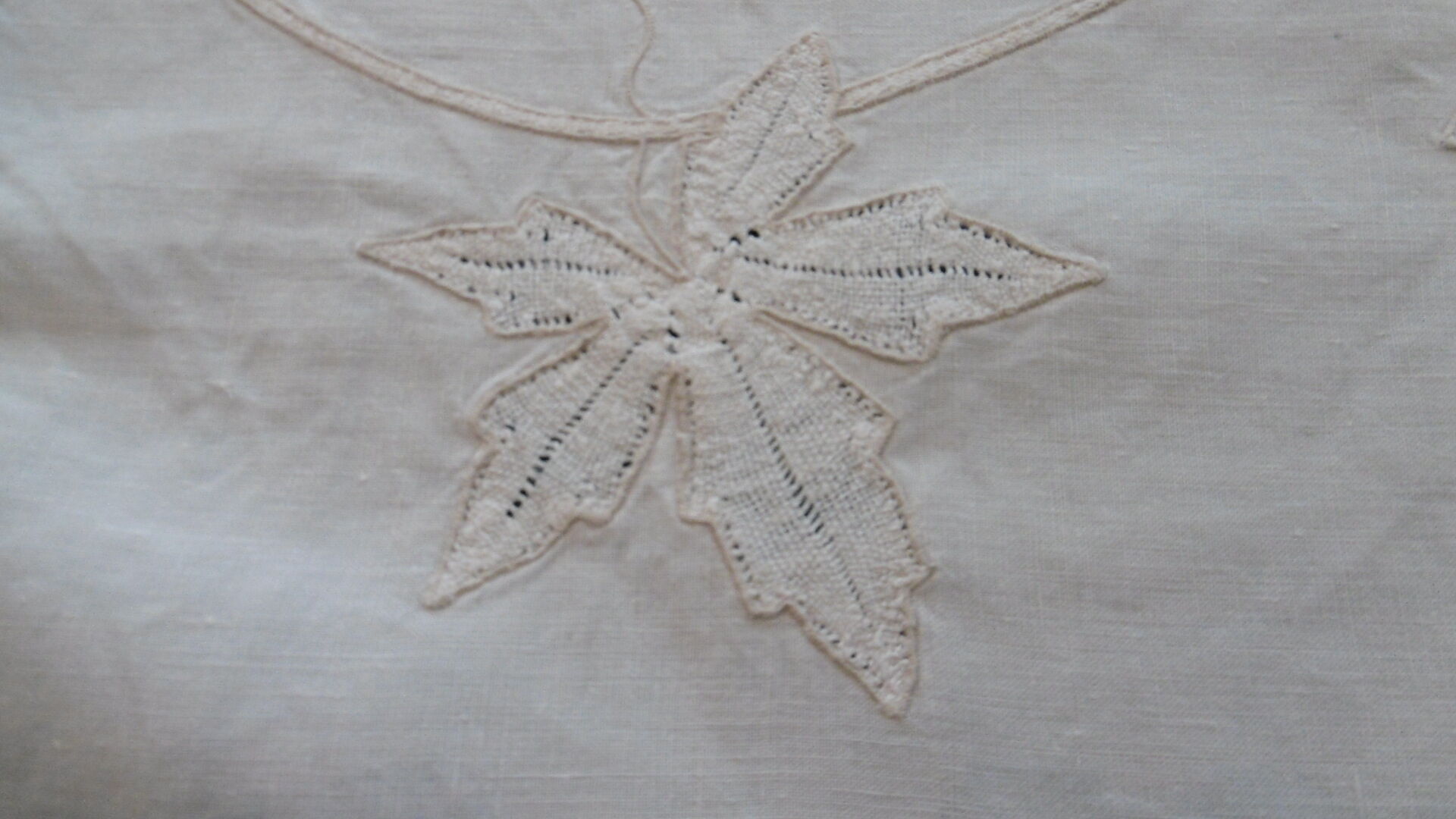 Hand-embroidered linen teacloth or overnappe