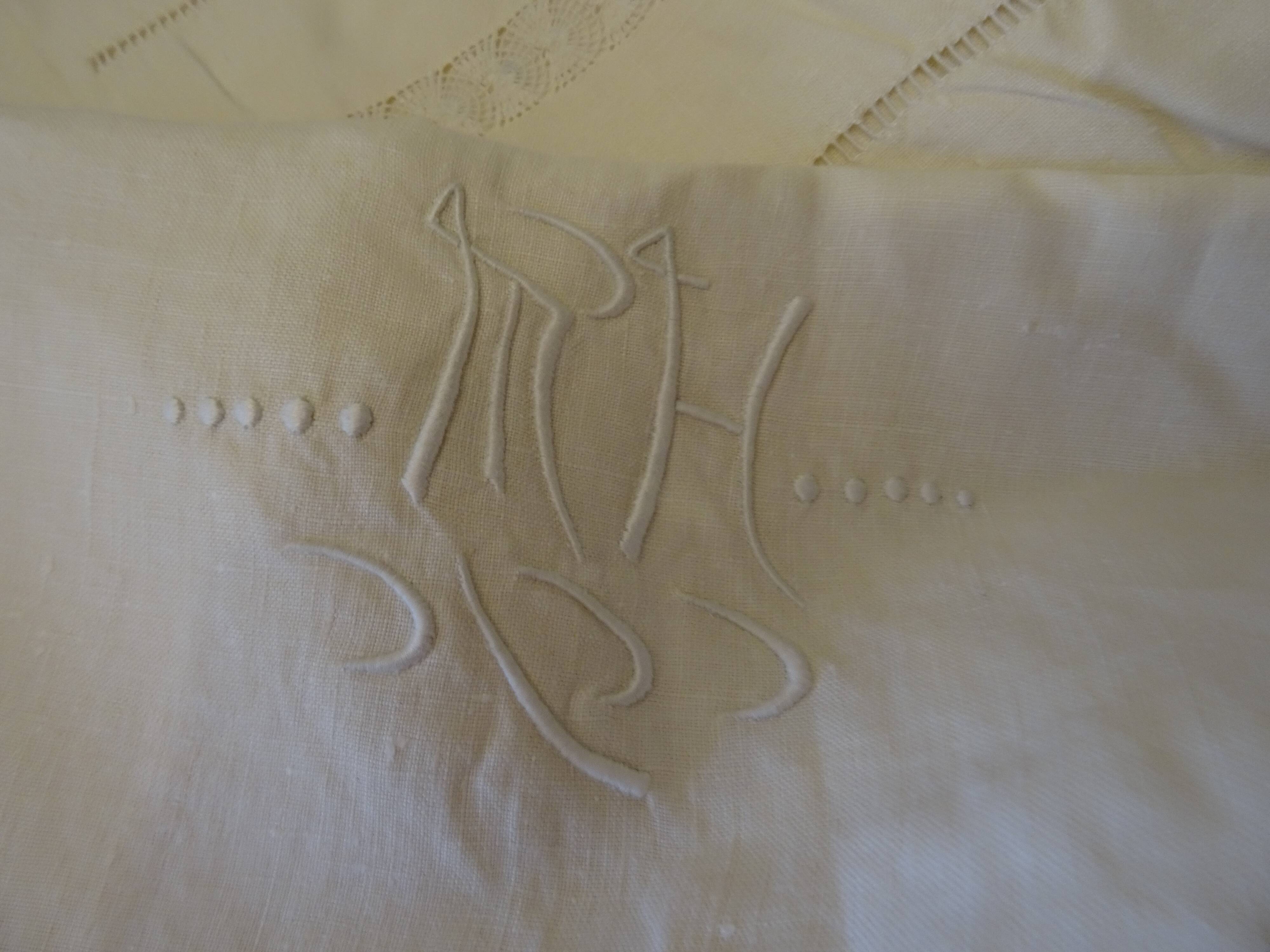 Monogrammed assorted sheet and pilet set