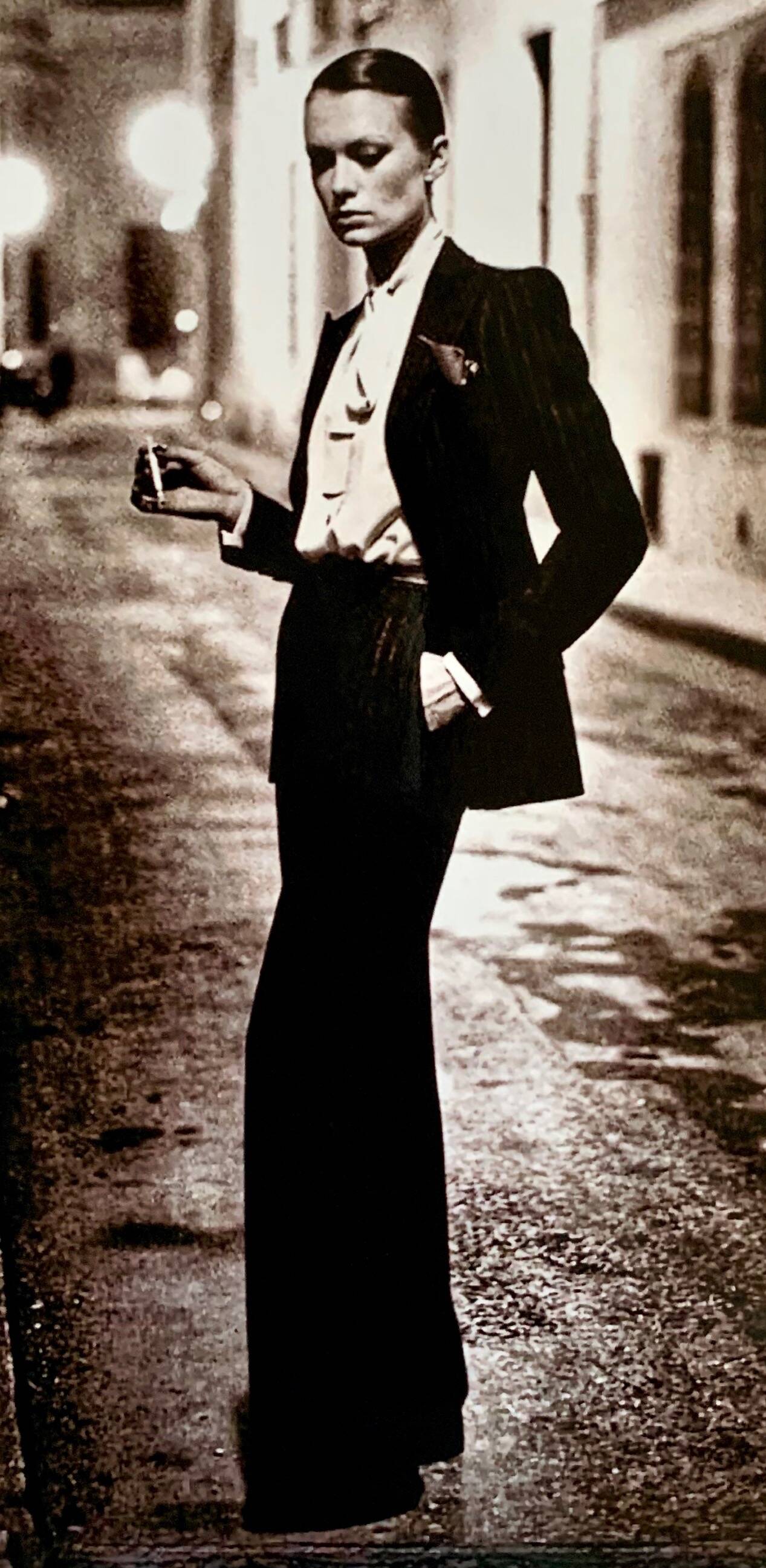 “Elegance, mystery and audacity: the timeless icon of fashion.”