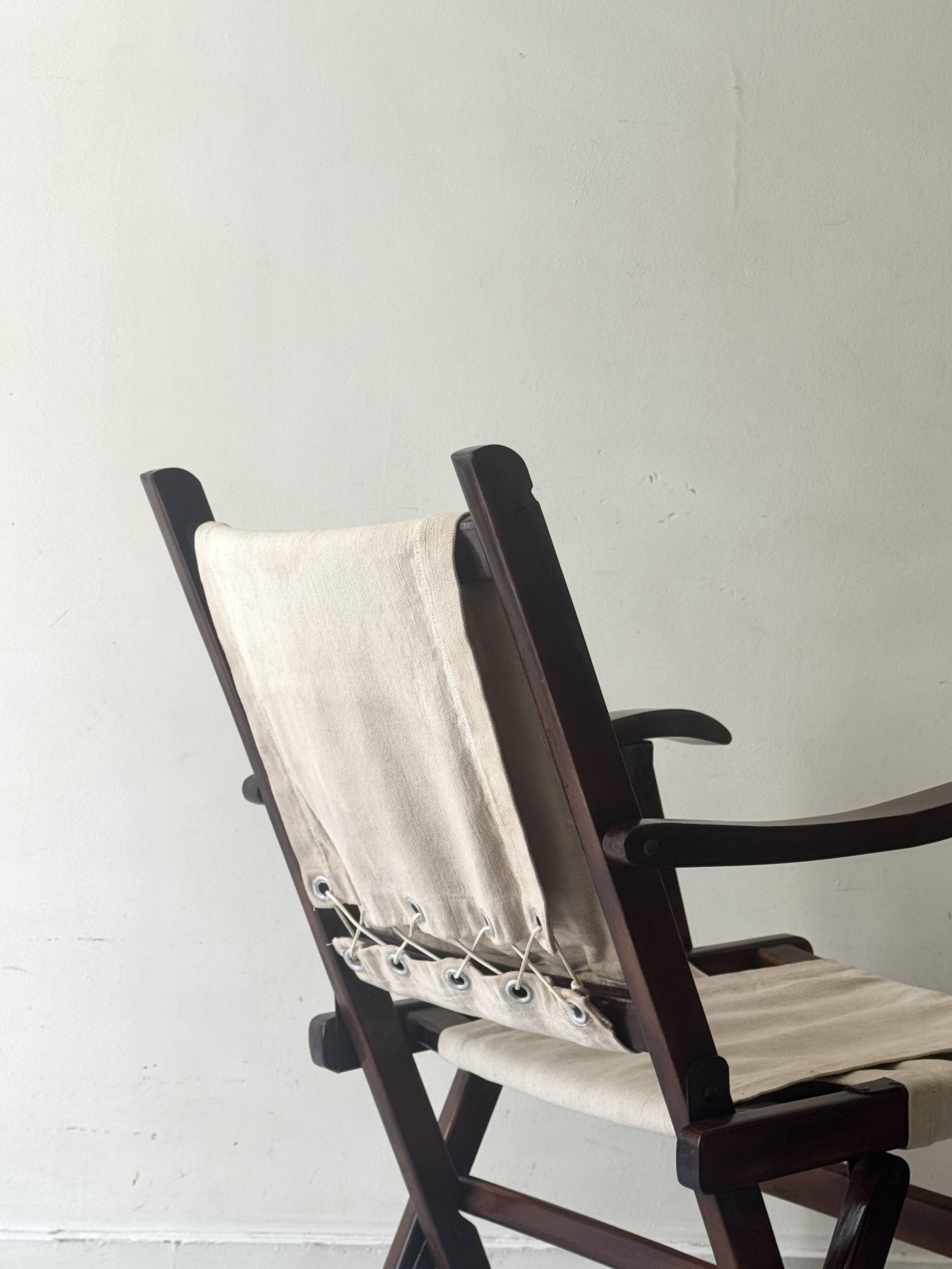 "Safari" folding chair in wood and ecru canvas, 1960s/1970s.