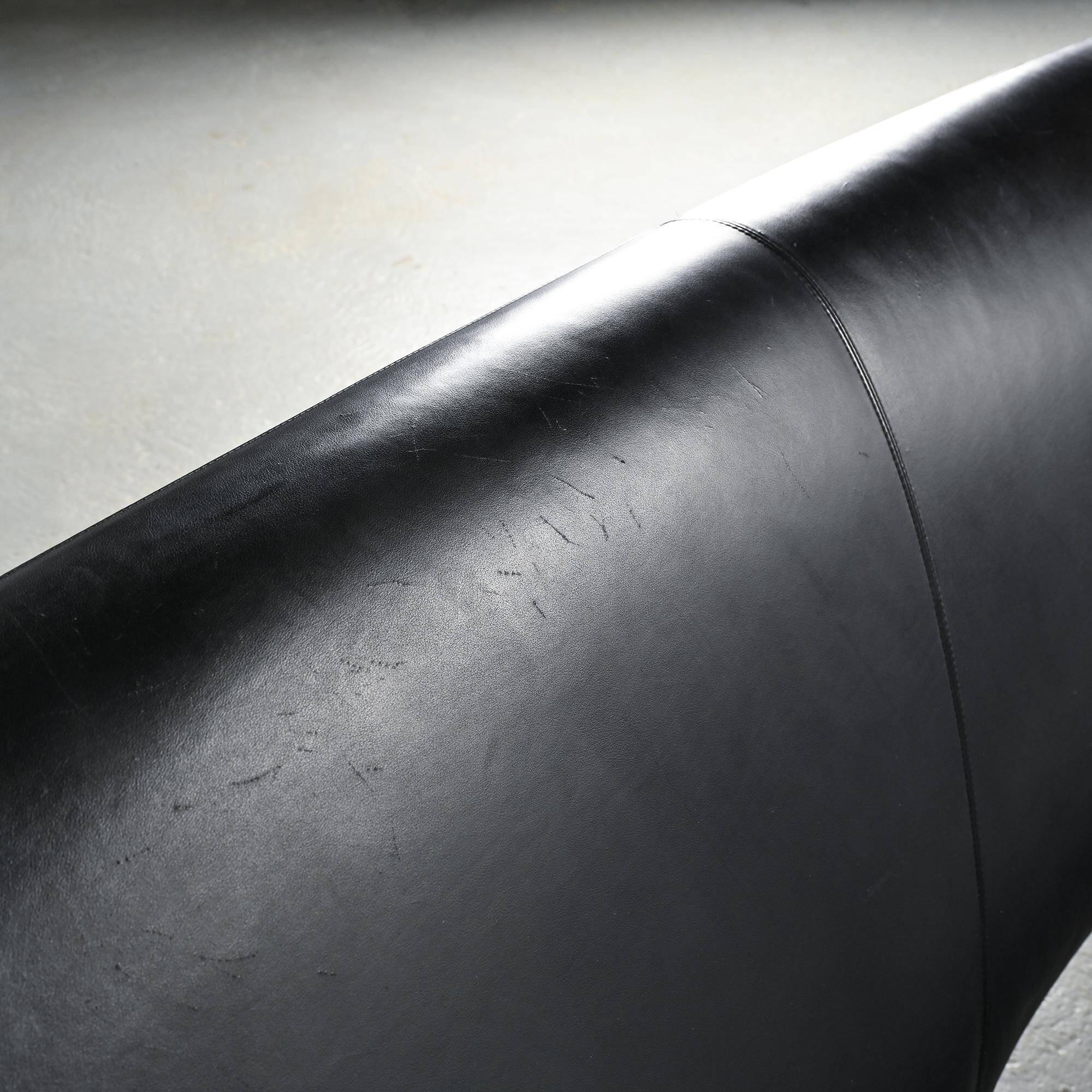 "Moon System" canapé in black leather, Zaha Hadid for B&B Italia, 2007