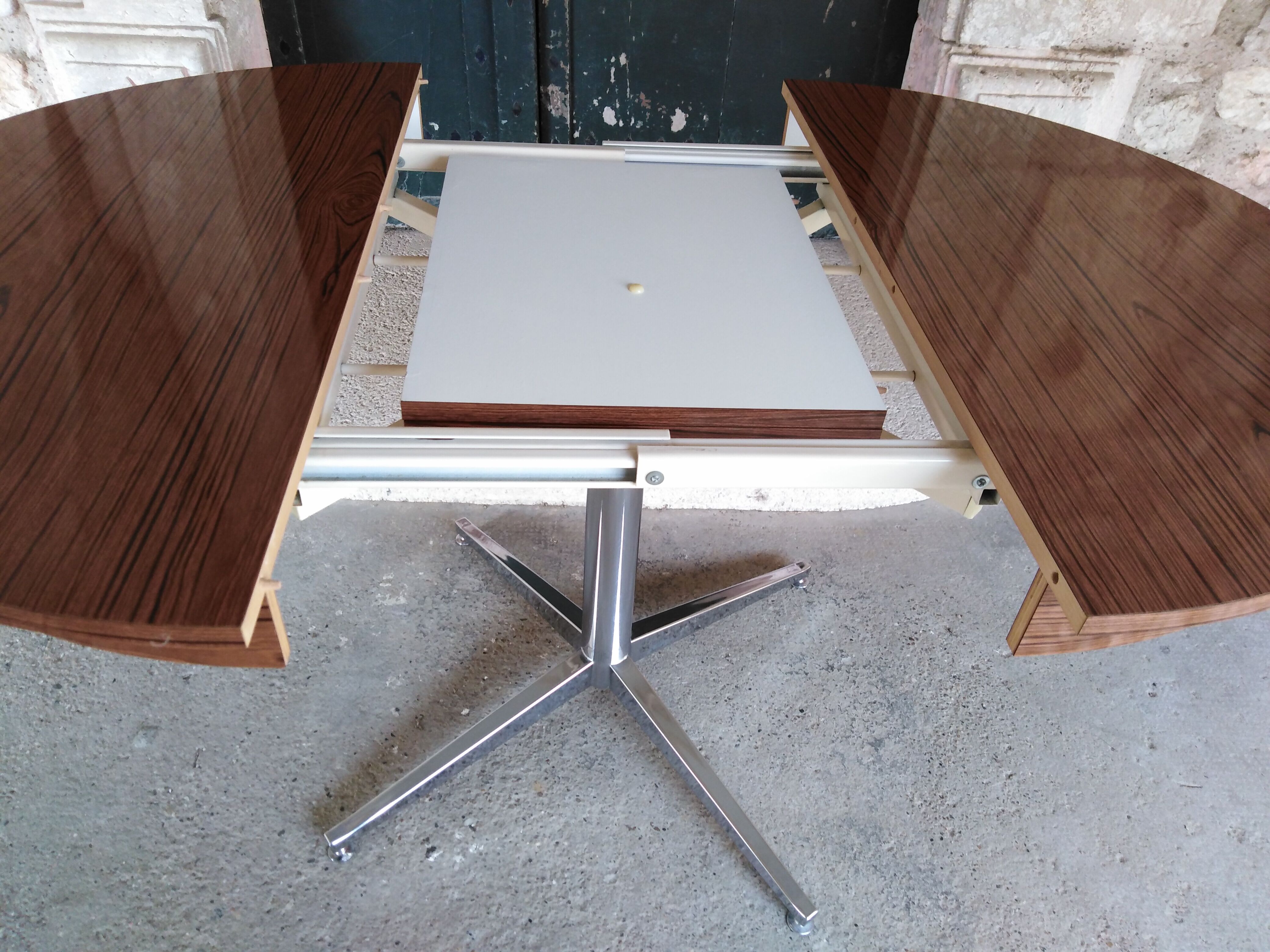 Extended round table 1970