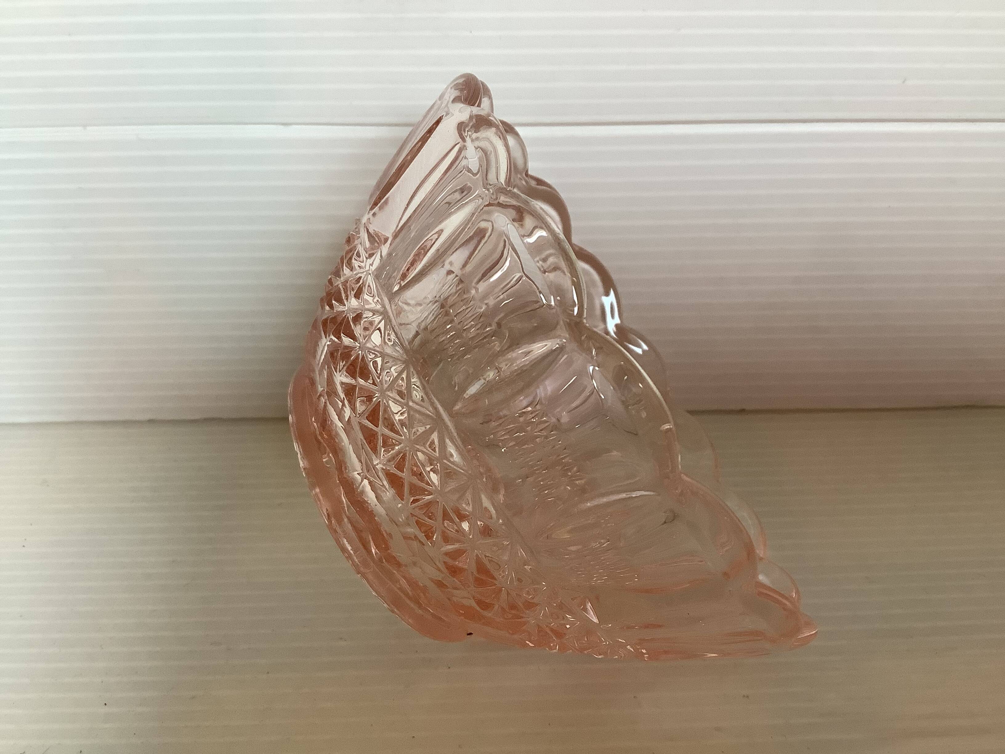 Empty pink glass pocket baguier