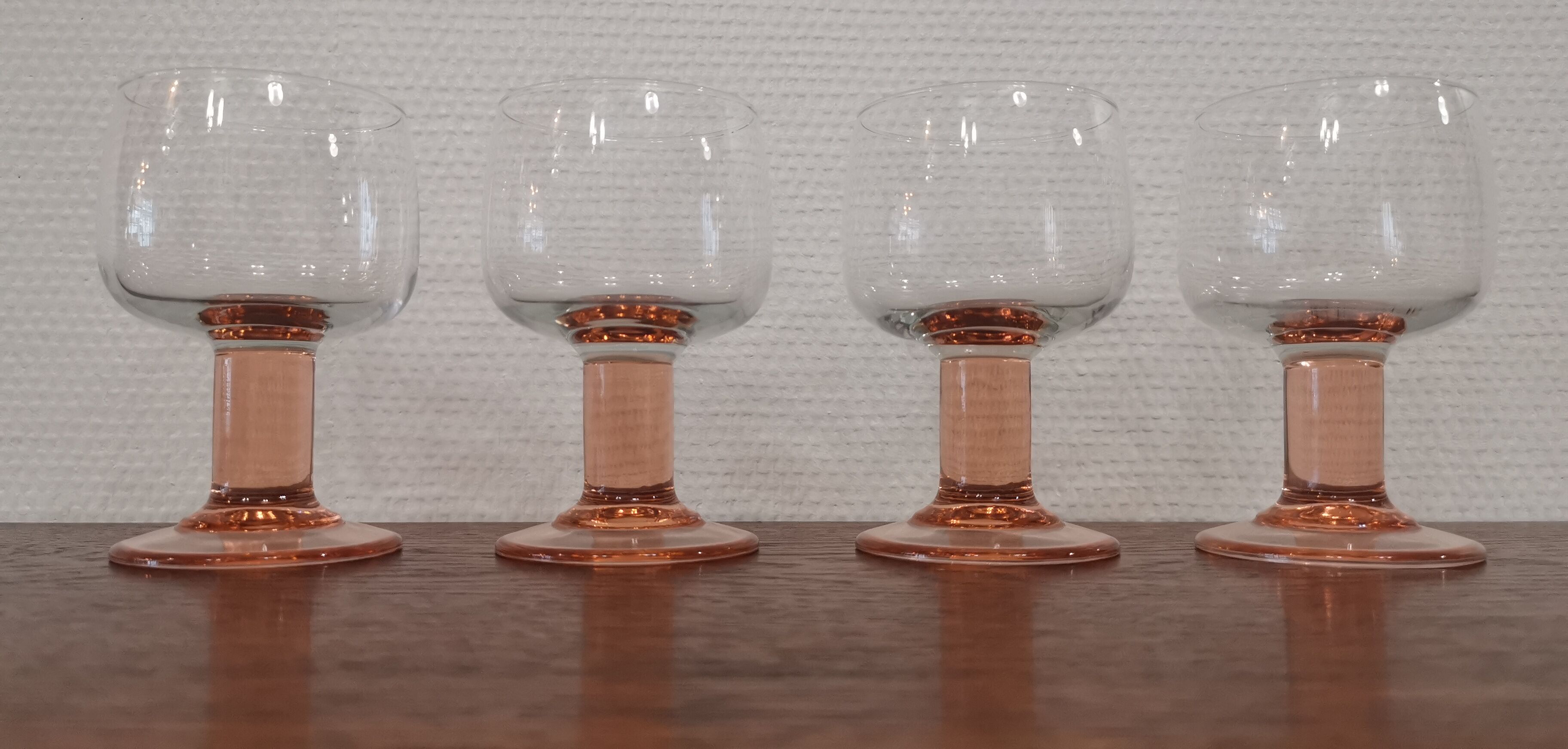 Set of 4 large glasses with pink feet Luminarc France