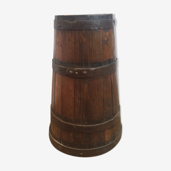 Old barrel barau butter in oak iron hooping