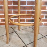 2 bar stools