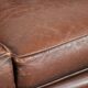 Canapé chesterfield 2,5 places en cuir de vachette vintage au look robuste