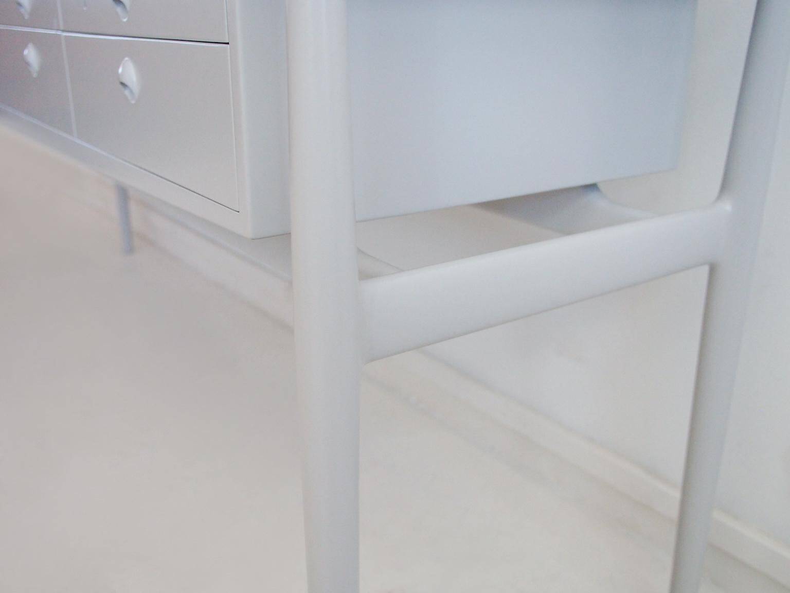 Helge Vestergaard-Jensen - Painted wooden enfilade in light grey