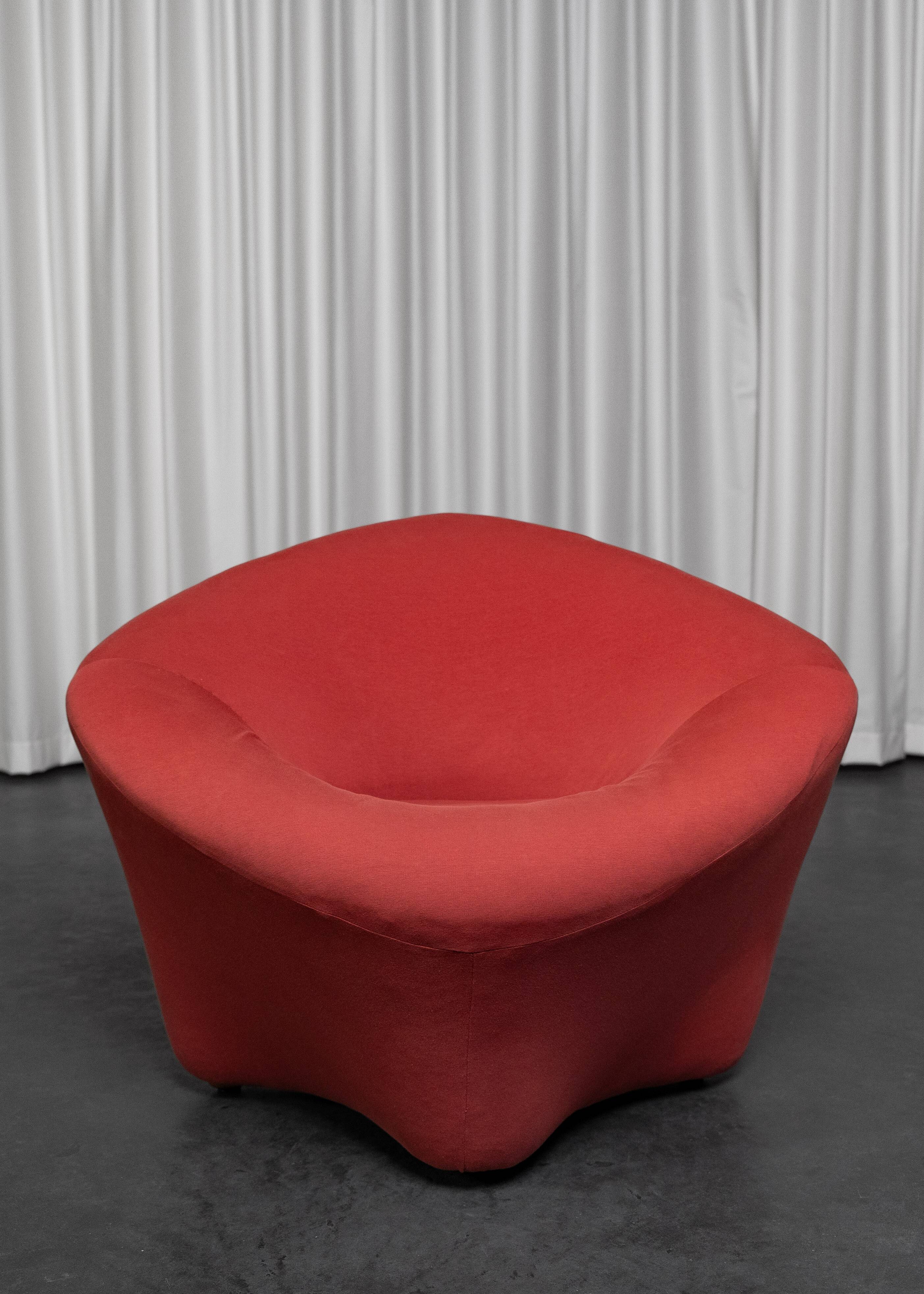 Set of 3 Space Age armchairs in the style of Pierre Paulin.