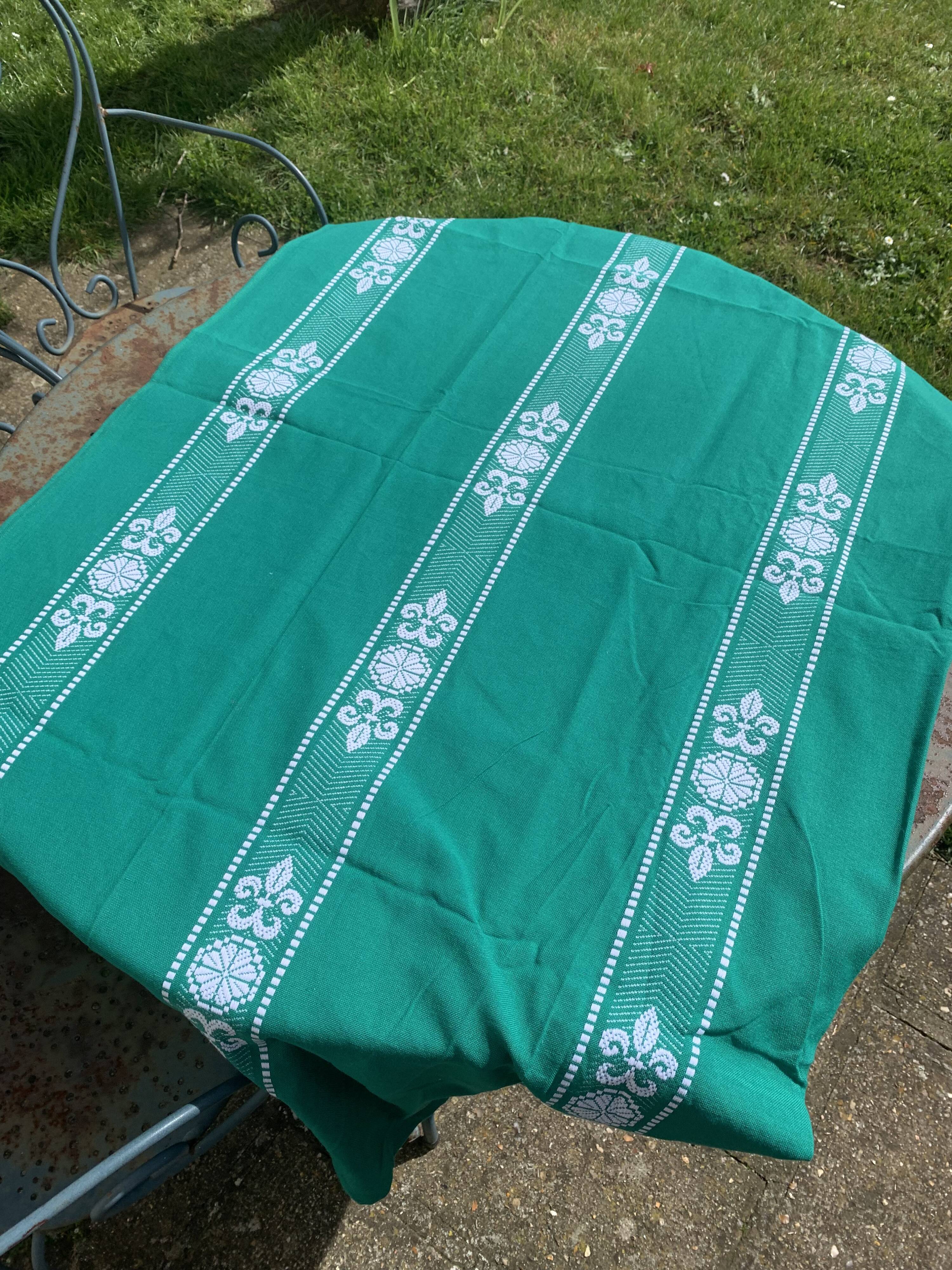 Artiga tablecloth and 6 napkins, Basque linen, green with white embroidery