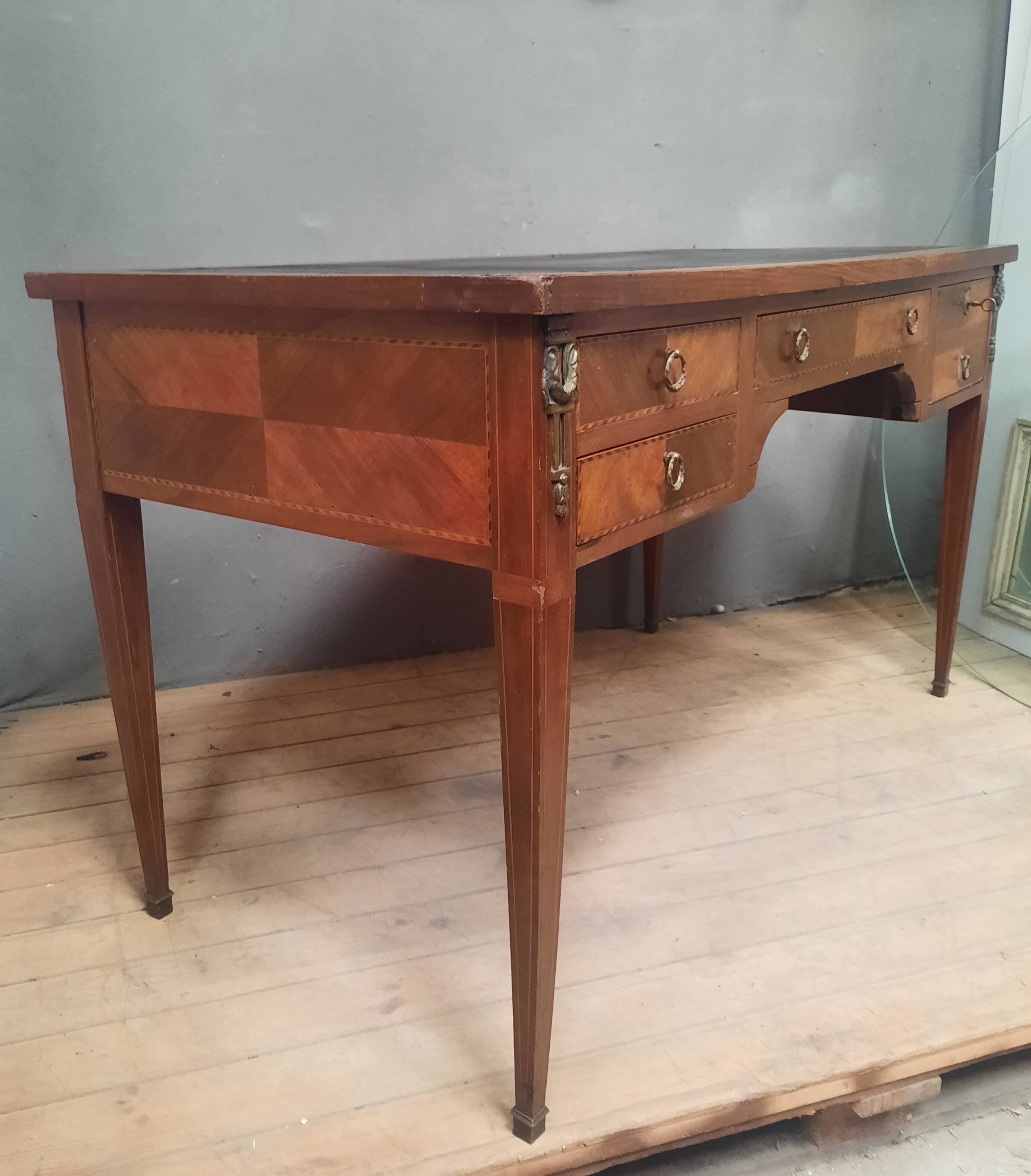 1900 Louis XVI style veneer flat desk