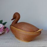 Vintage Chinese wicker duck – woven basket from the 1970s with a lid.