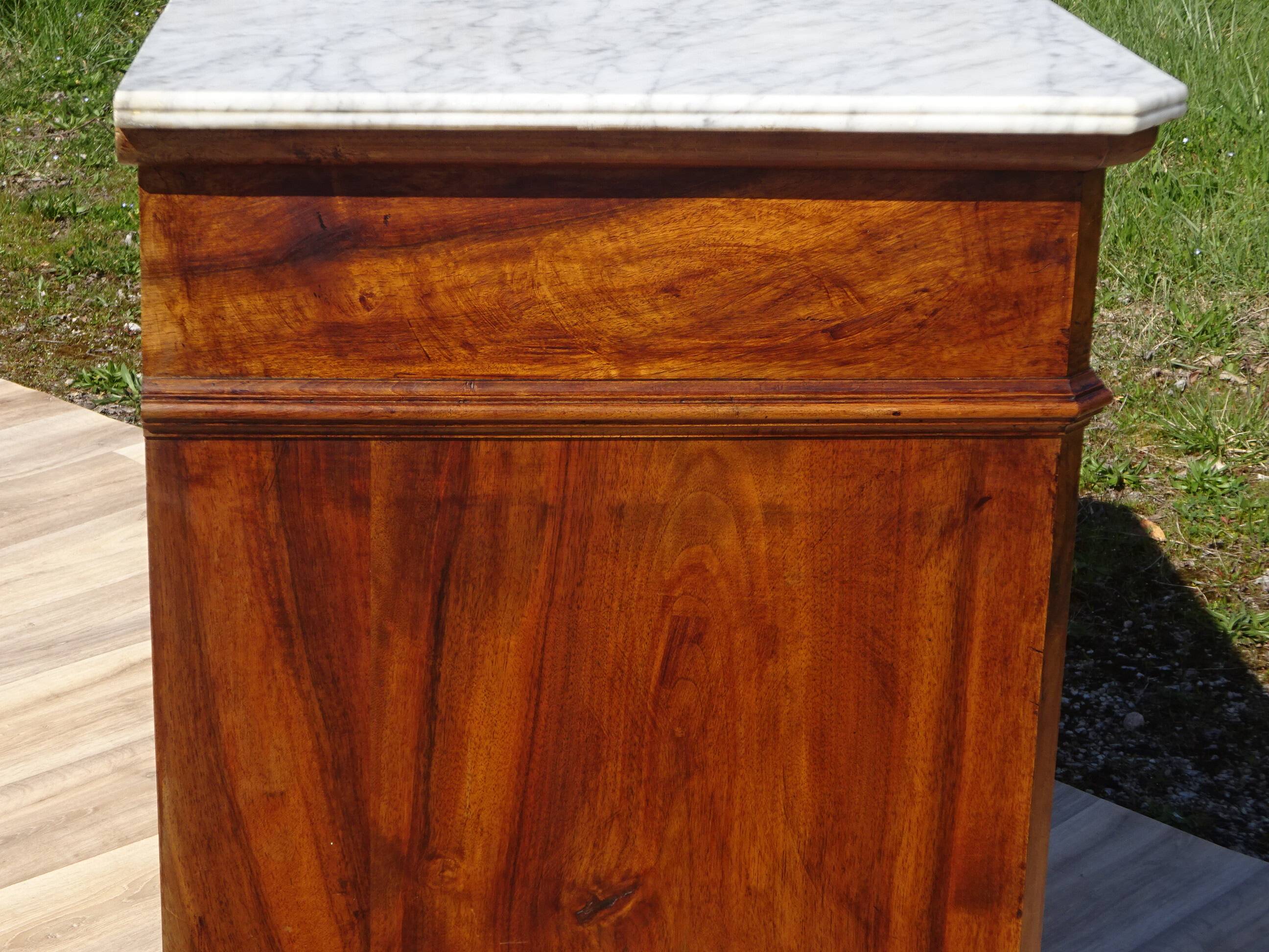 Ancienne commode Louis Philippe en noyer marbre blanc