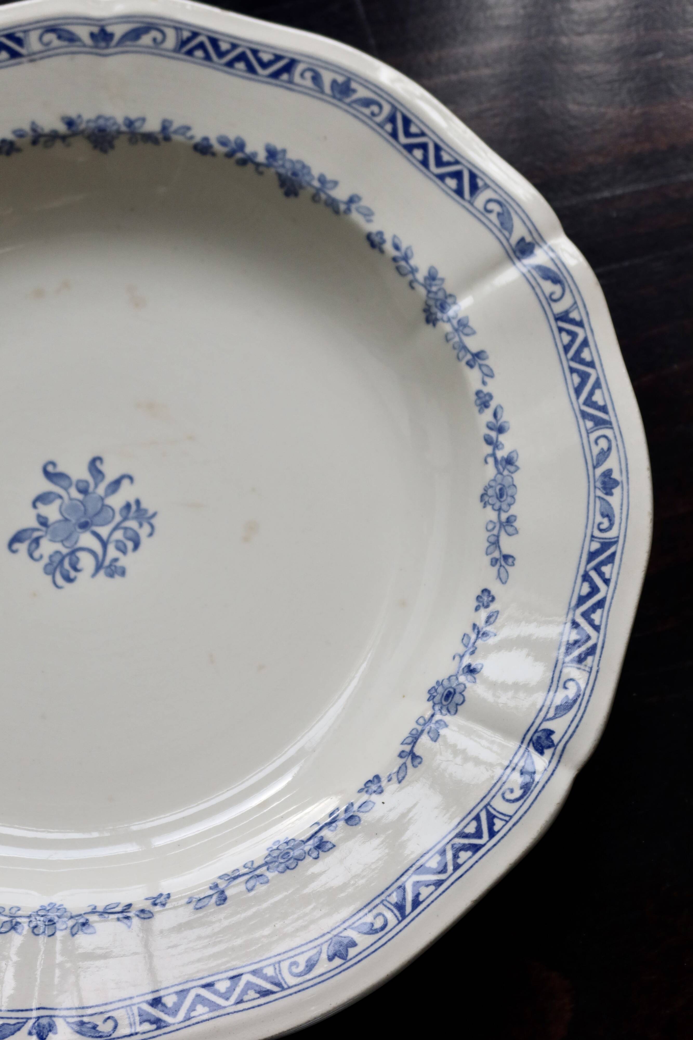 Round, hollow Gien earthenware serving dish – “Royal” model